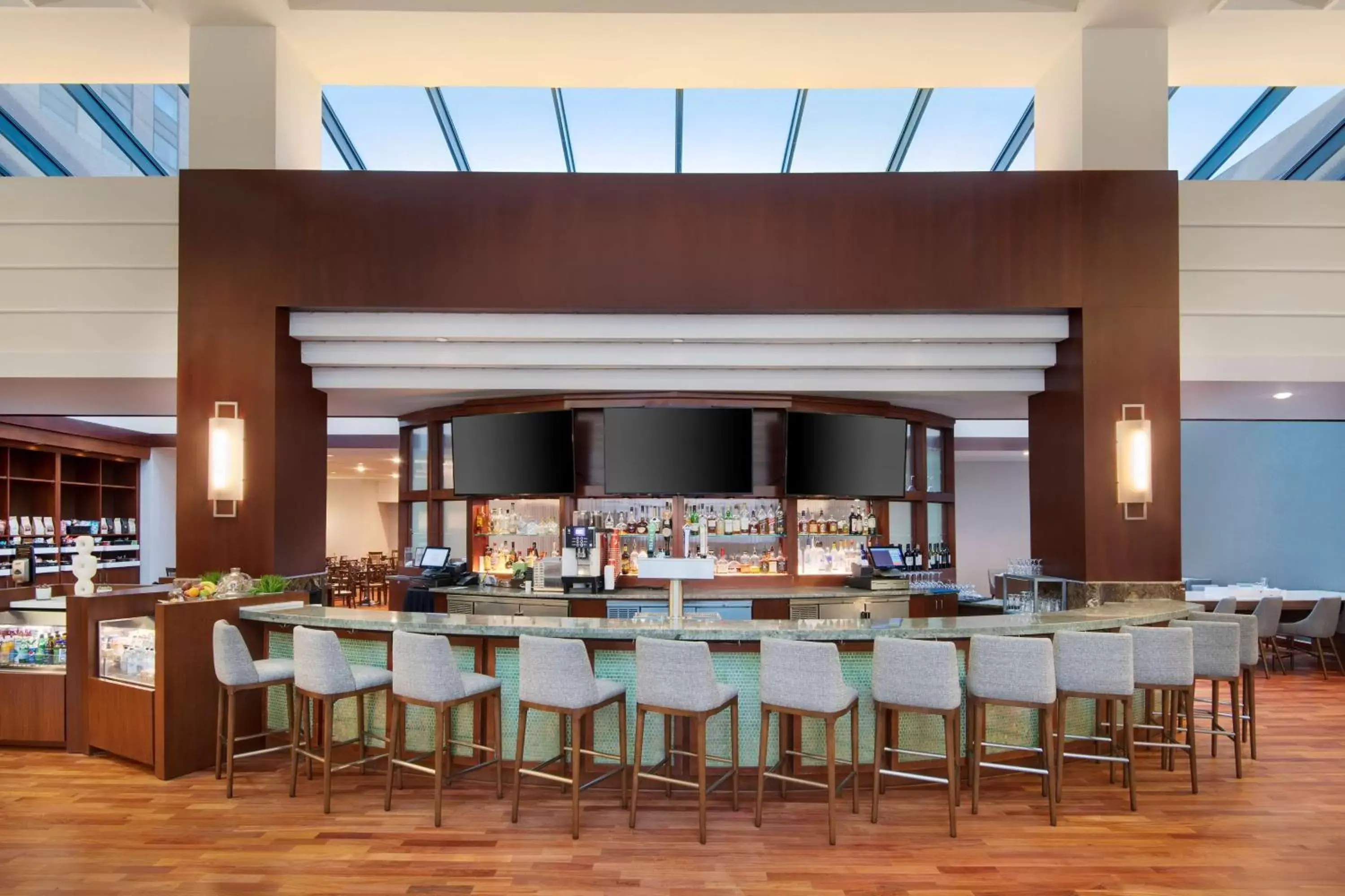 Lounge or bar in Hyatt Regency Dulles