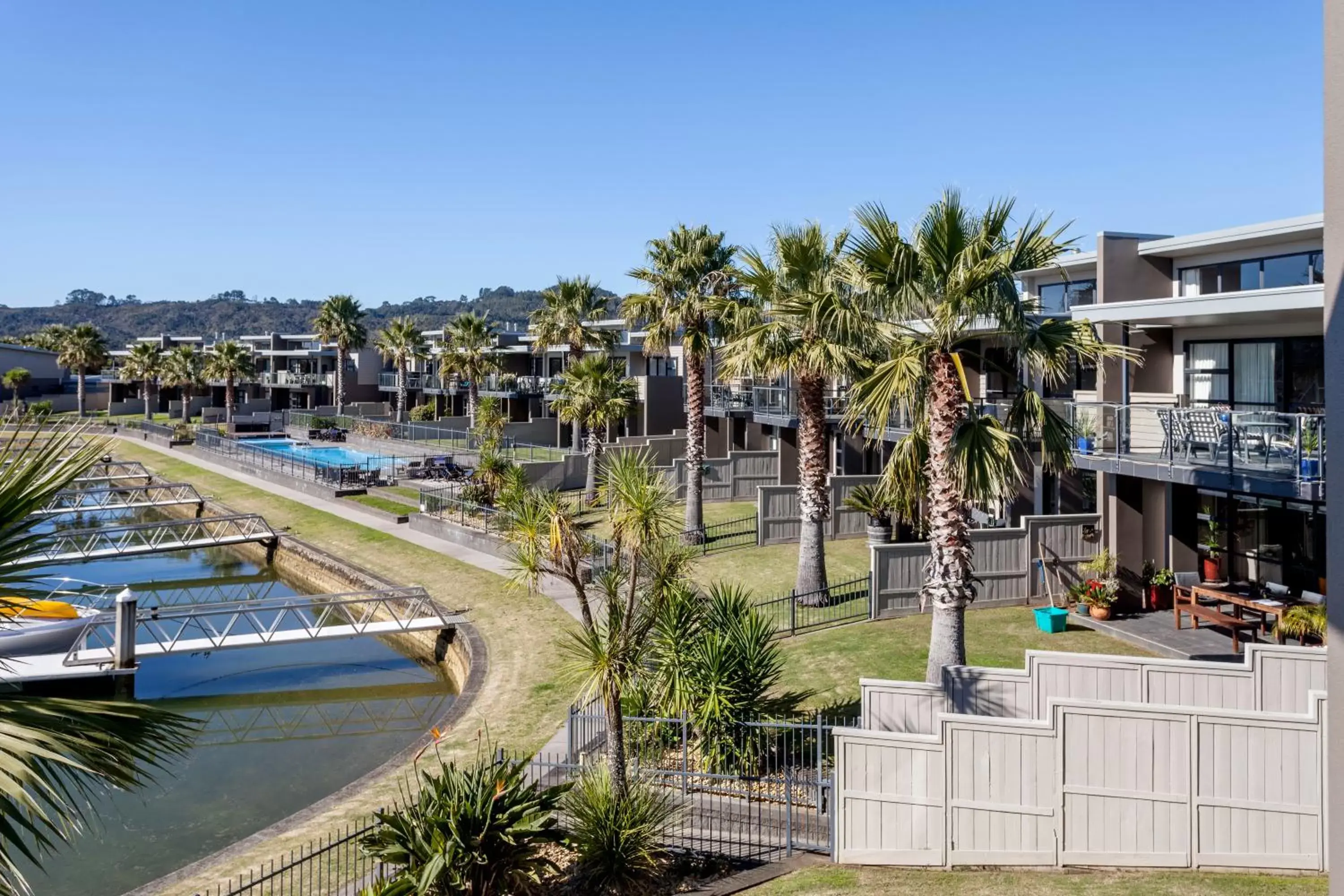 Property building, Pool View in Sovereign Pier On The Waterways