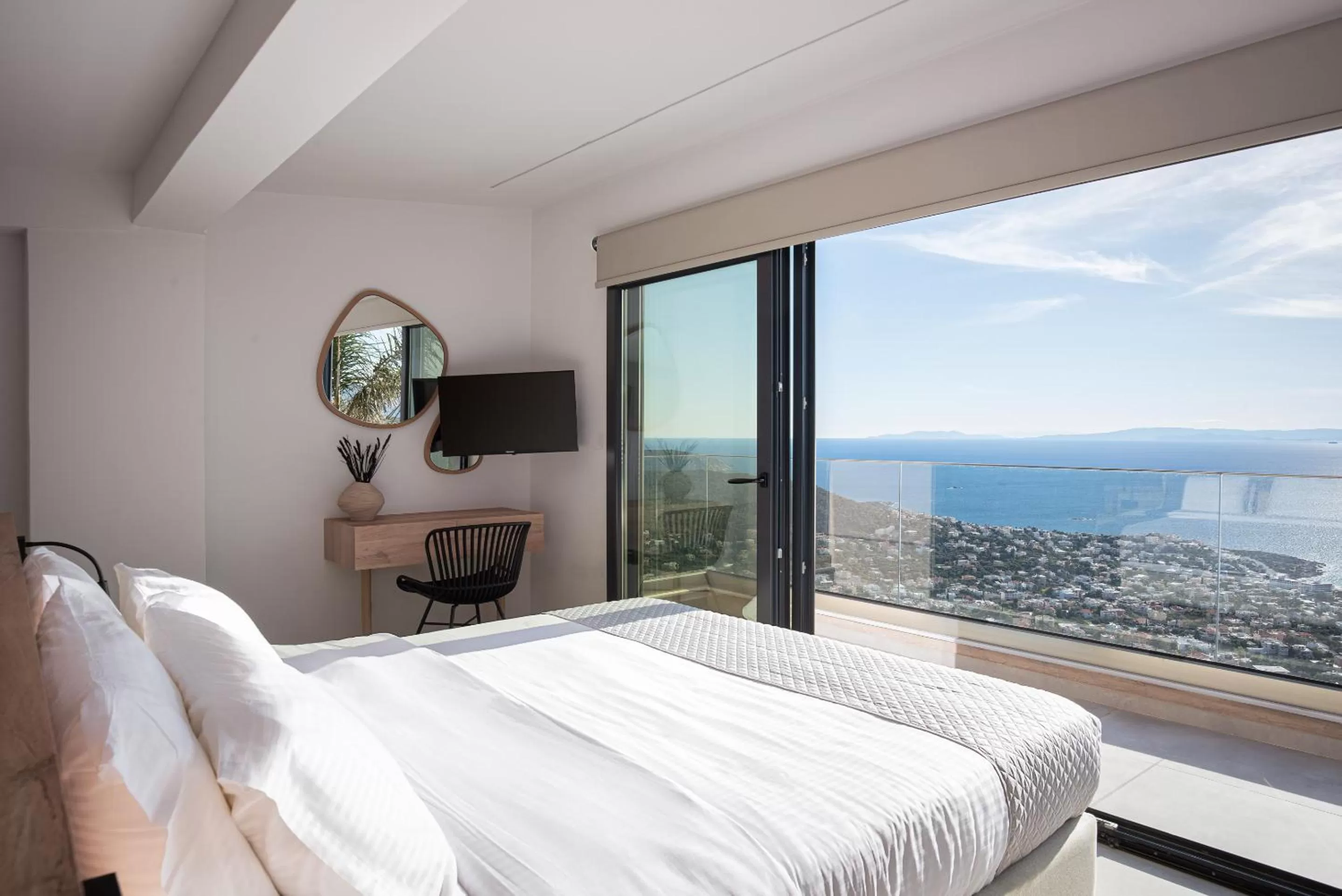 Bed in Saronida Hills