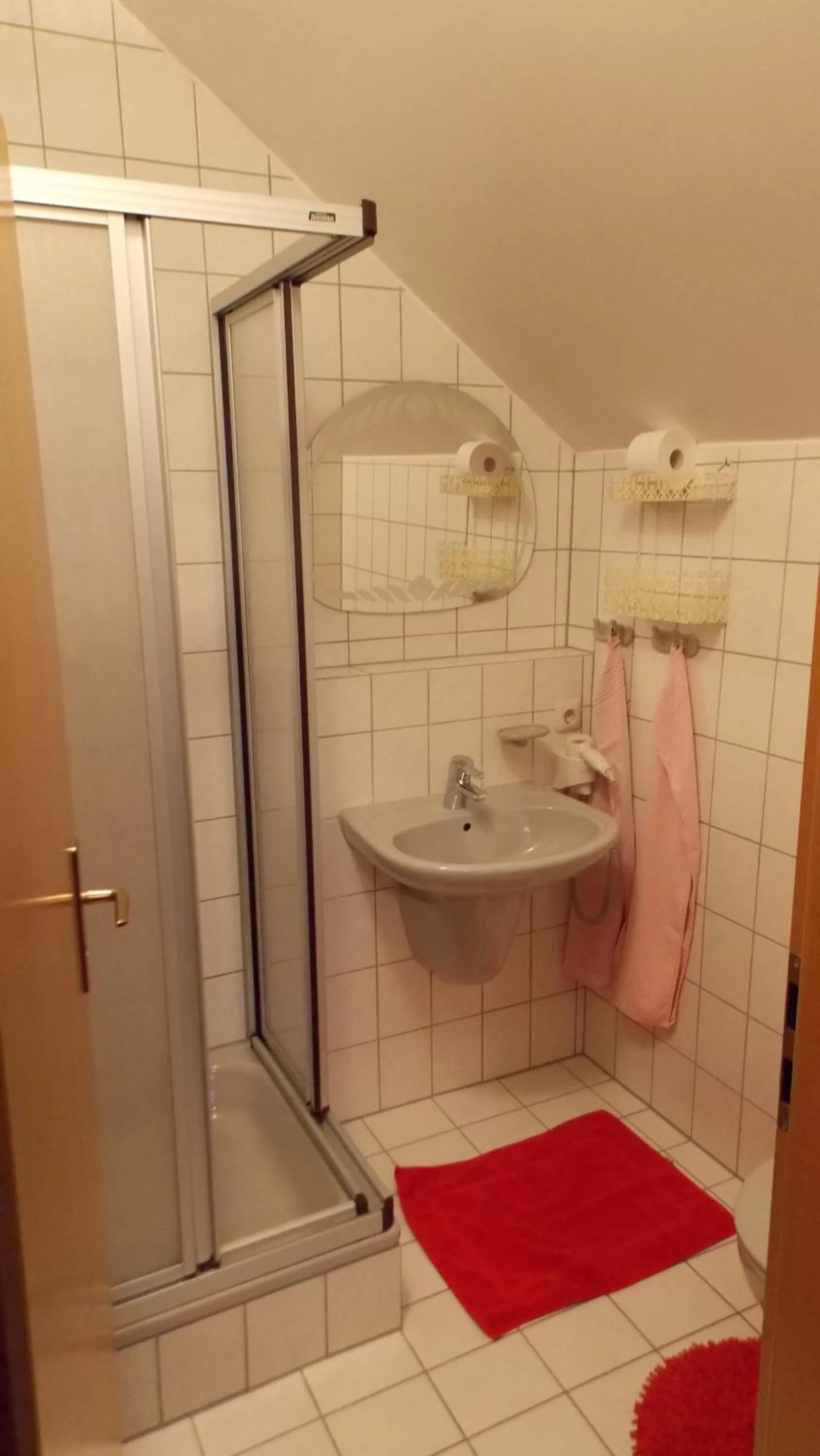 Bathroom in Gasthaus Pension Rezatgrund