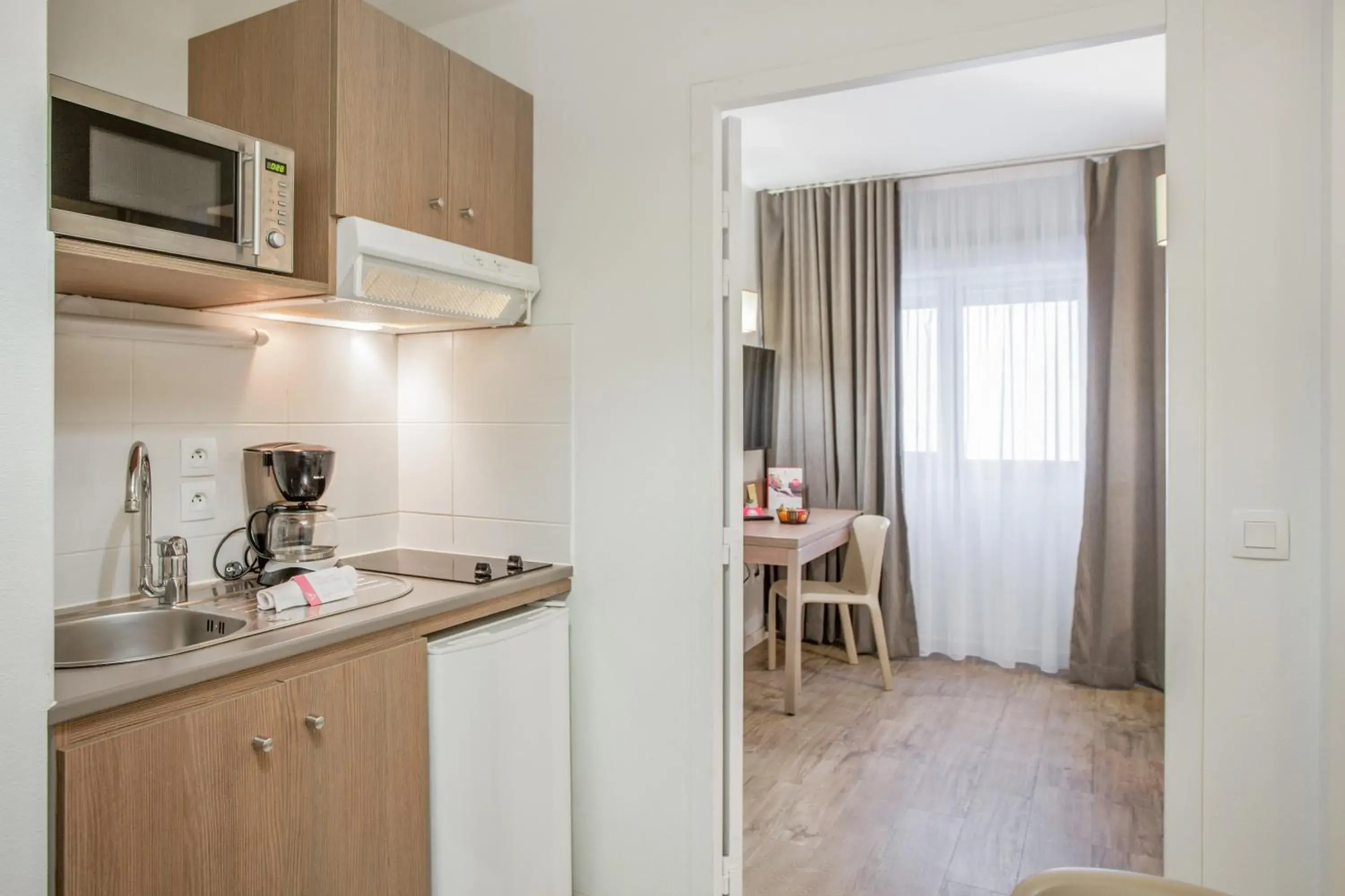 Kitchen or kitchenette, Kitchen/Kitchenette in Appart'City Annemasse Centre