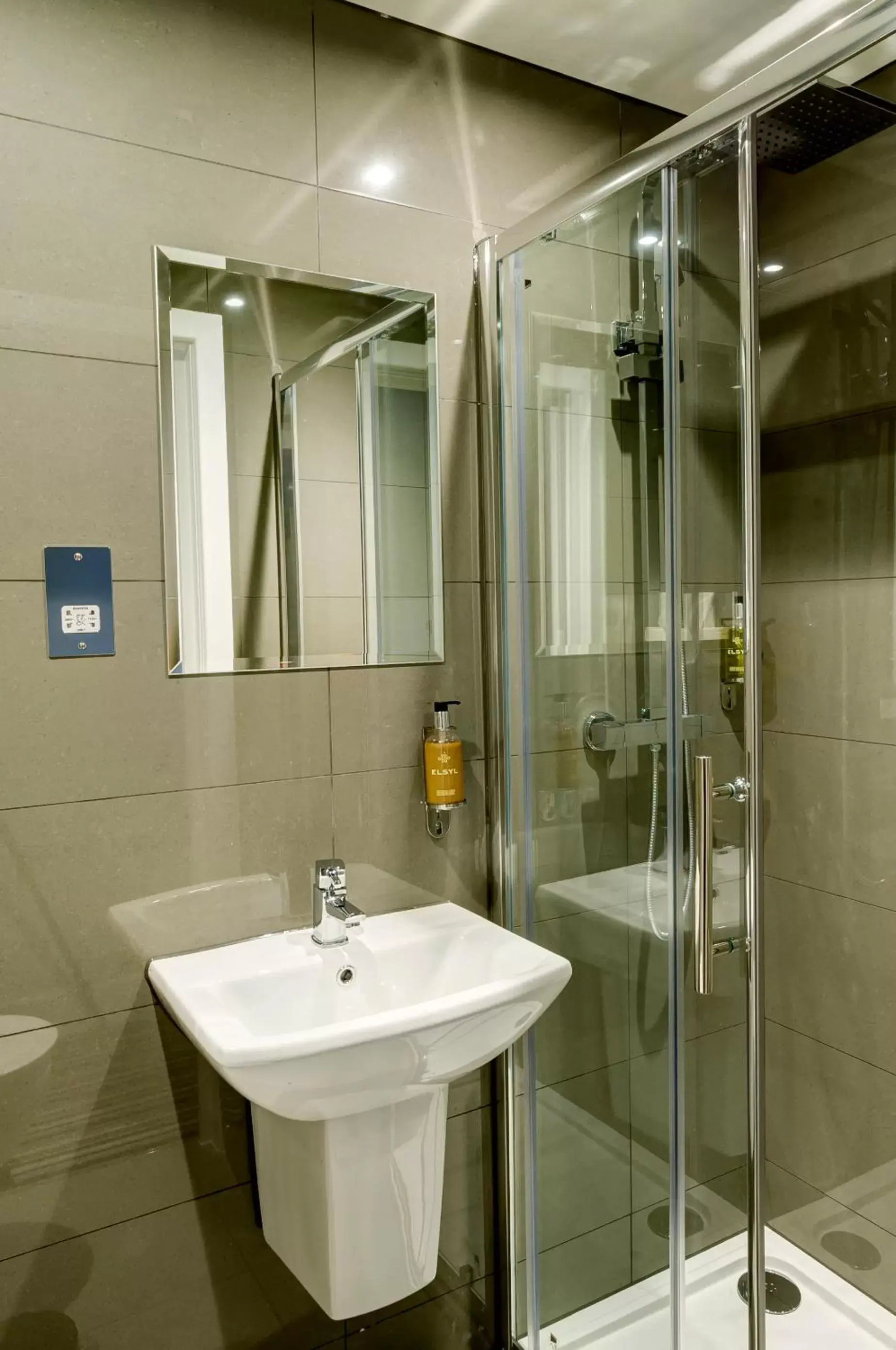 Bathroom in Trebovir Hotel