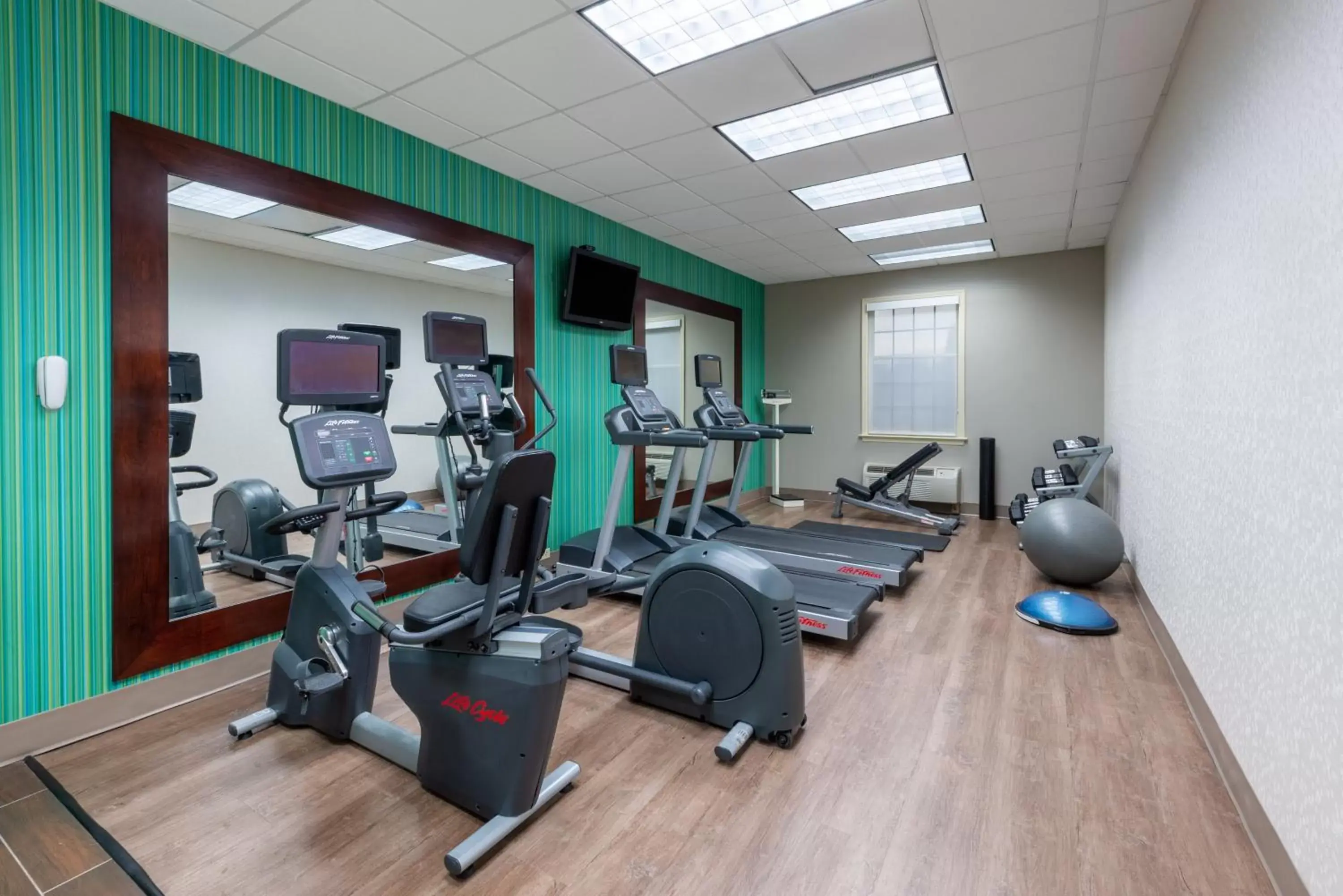 Fitness centre/facilities, Fitness Center/Facilities in Holiday Inn Express State College at Williamsburg Square, an IHG Hotel