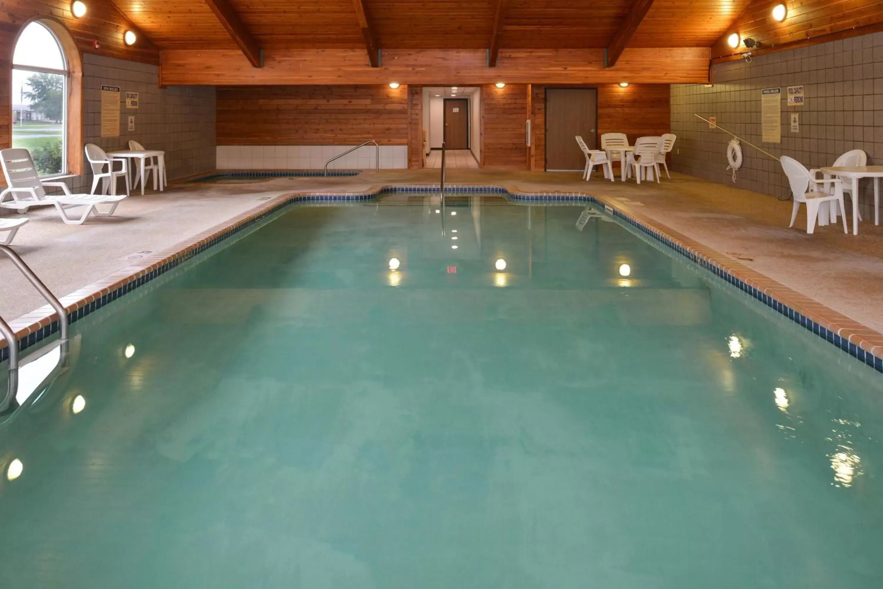 Swimming pool in HomeTown Inn Swimming pool in HomeTown Inn