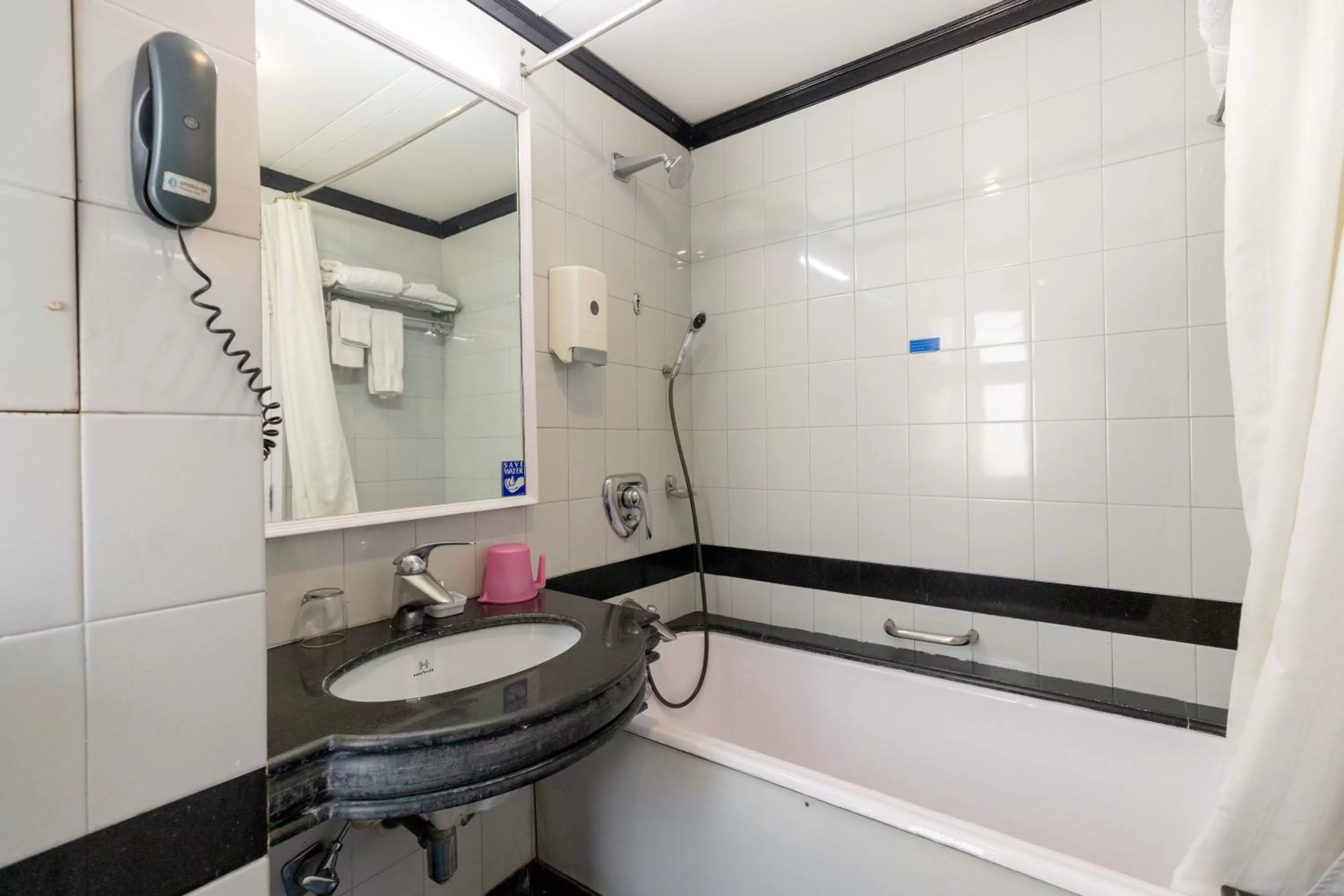 Bathroom in West End Hotel Opp Bombay Hospital