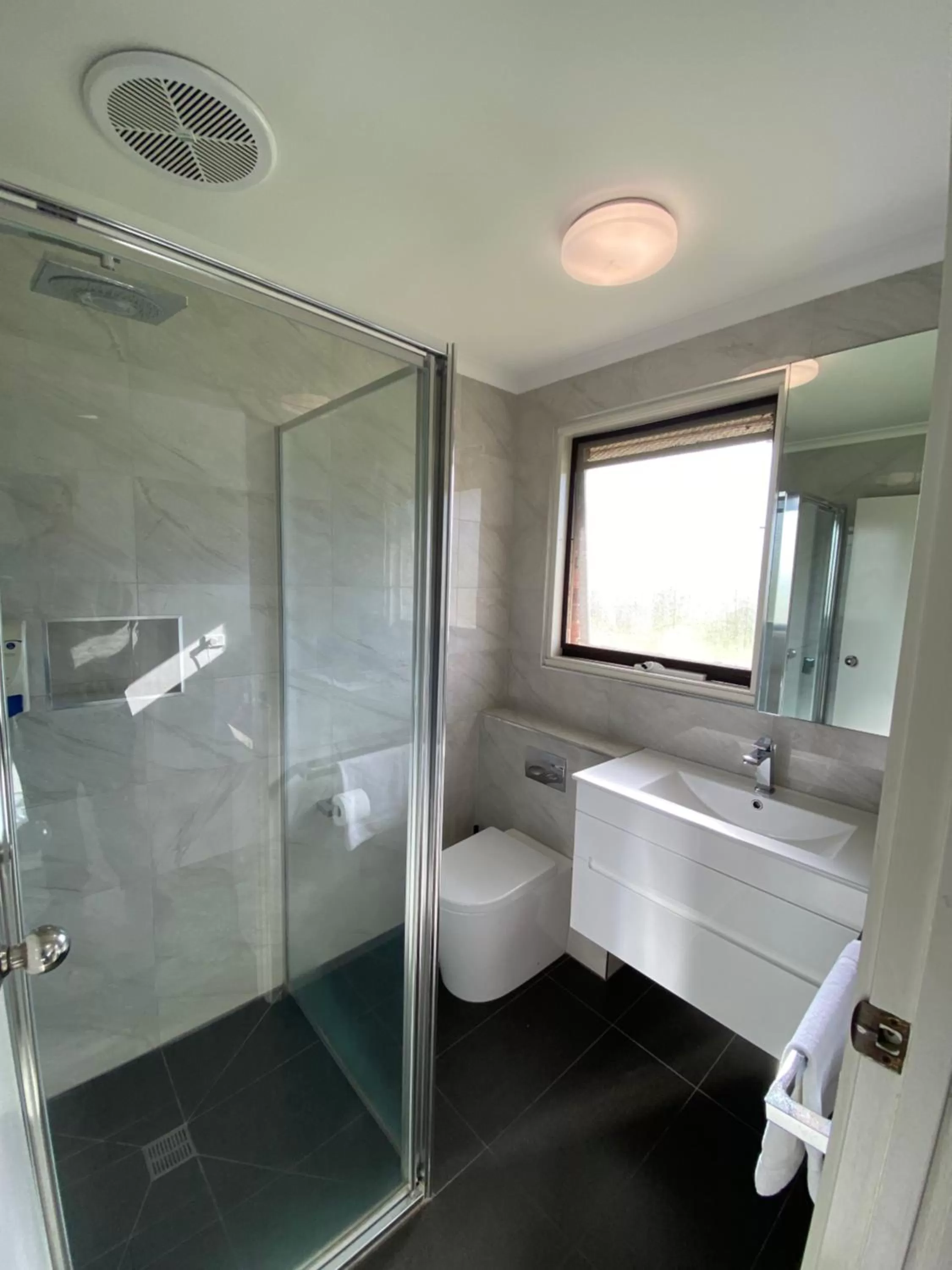 Shower in Frankston Motel