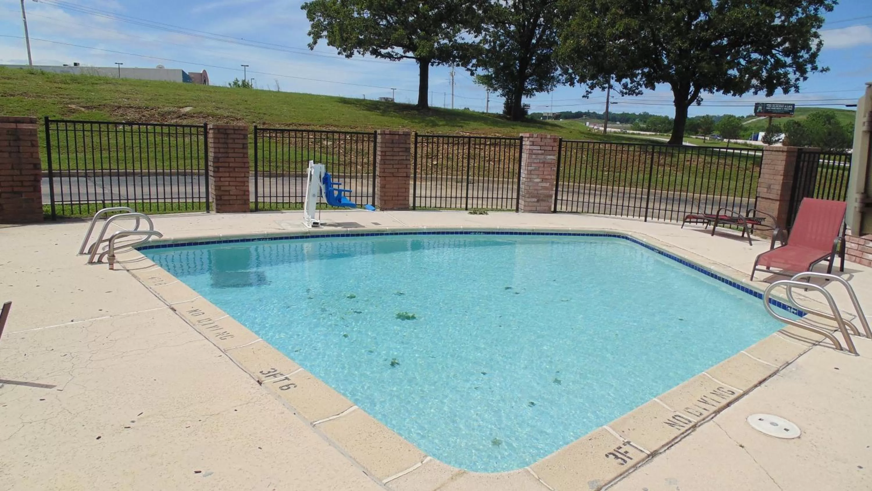 Swimming pool in Super 8 by Wyndham Sapulpa/Tulsa Area