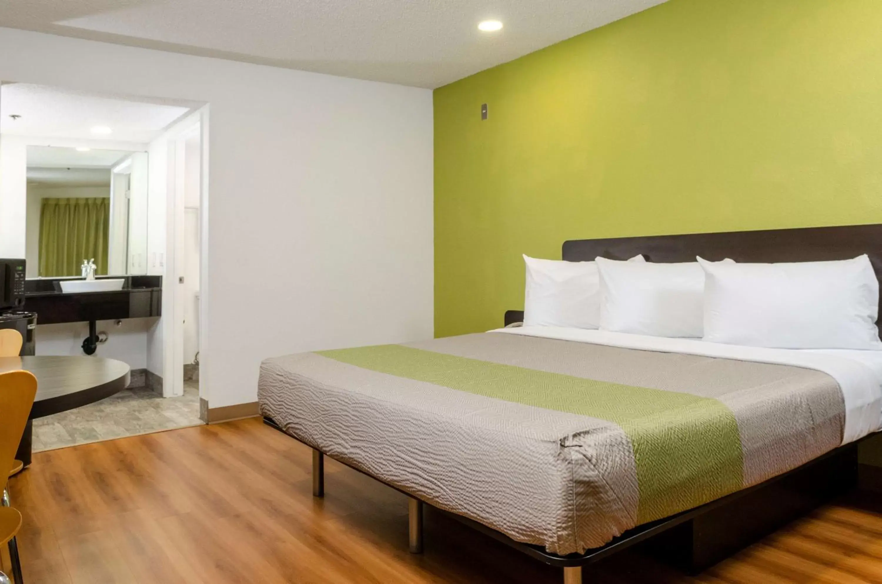 Photo of the whole room, Bed in Studio 6-Fresno, CA - Extended Stay Photo of the whole room, Bed in Studio 6-Fresno, CA - Extended Stay