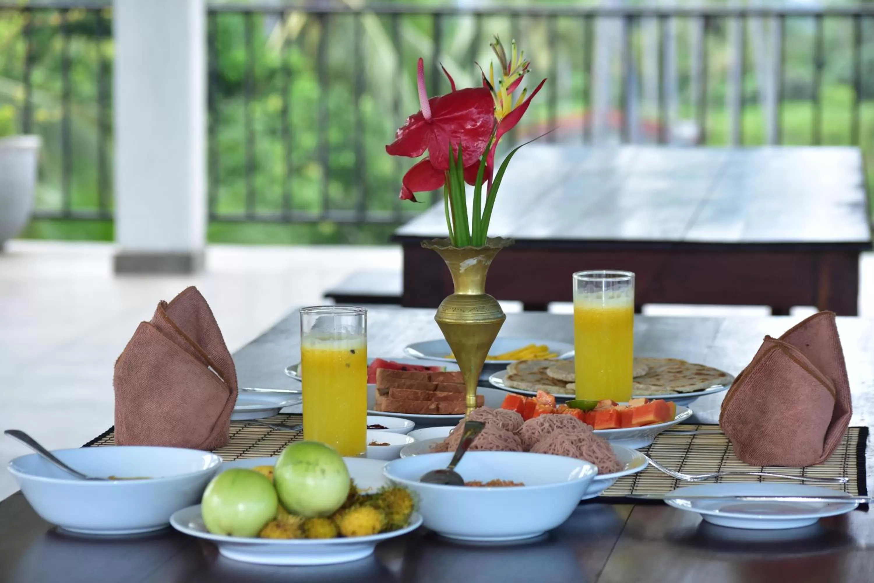 Food and drinks in Green Almond Hotel