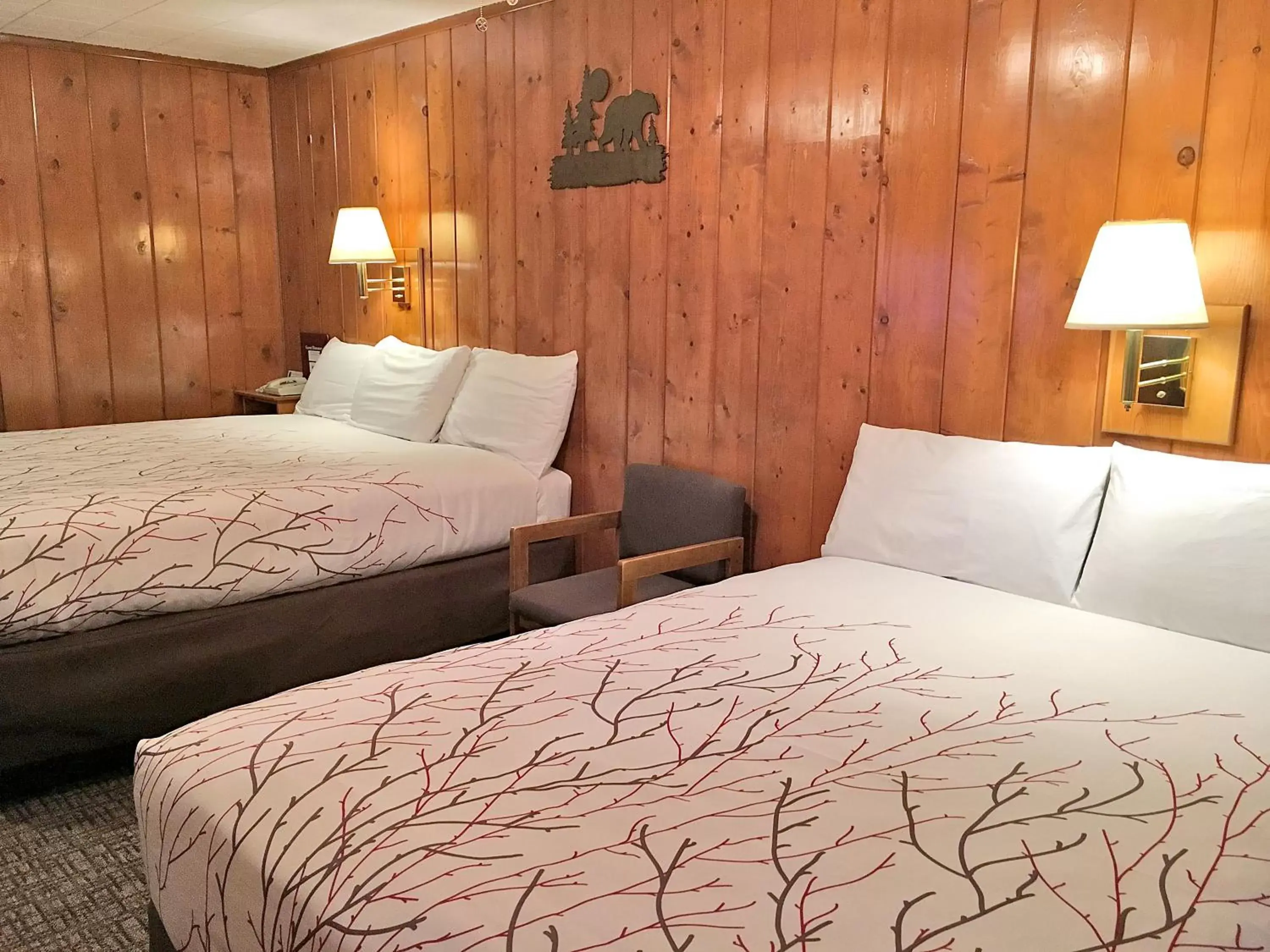 Bed in Park Motel and Cabins