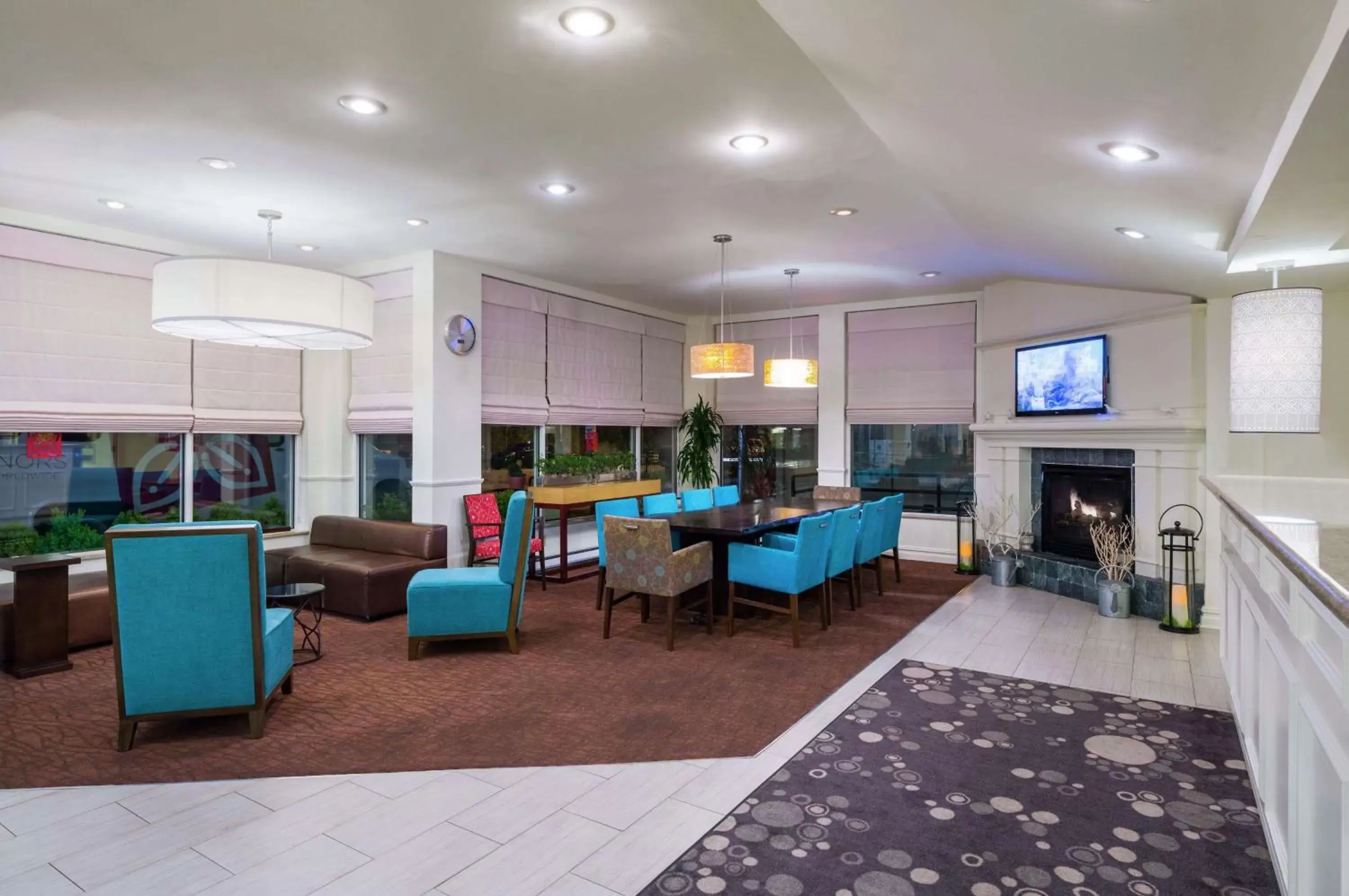 Lobby or reception in Hilton Garden Inn Queens/JFK