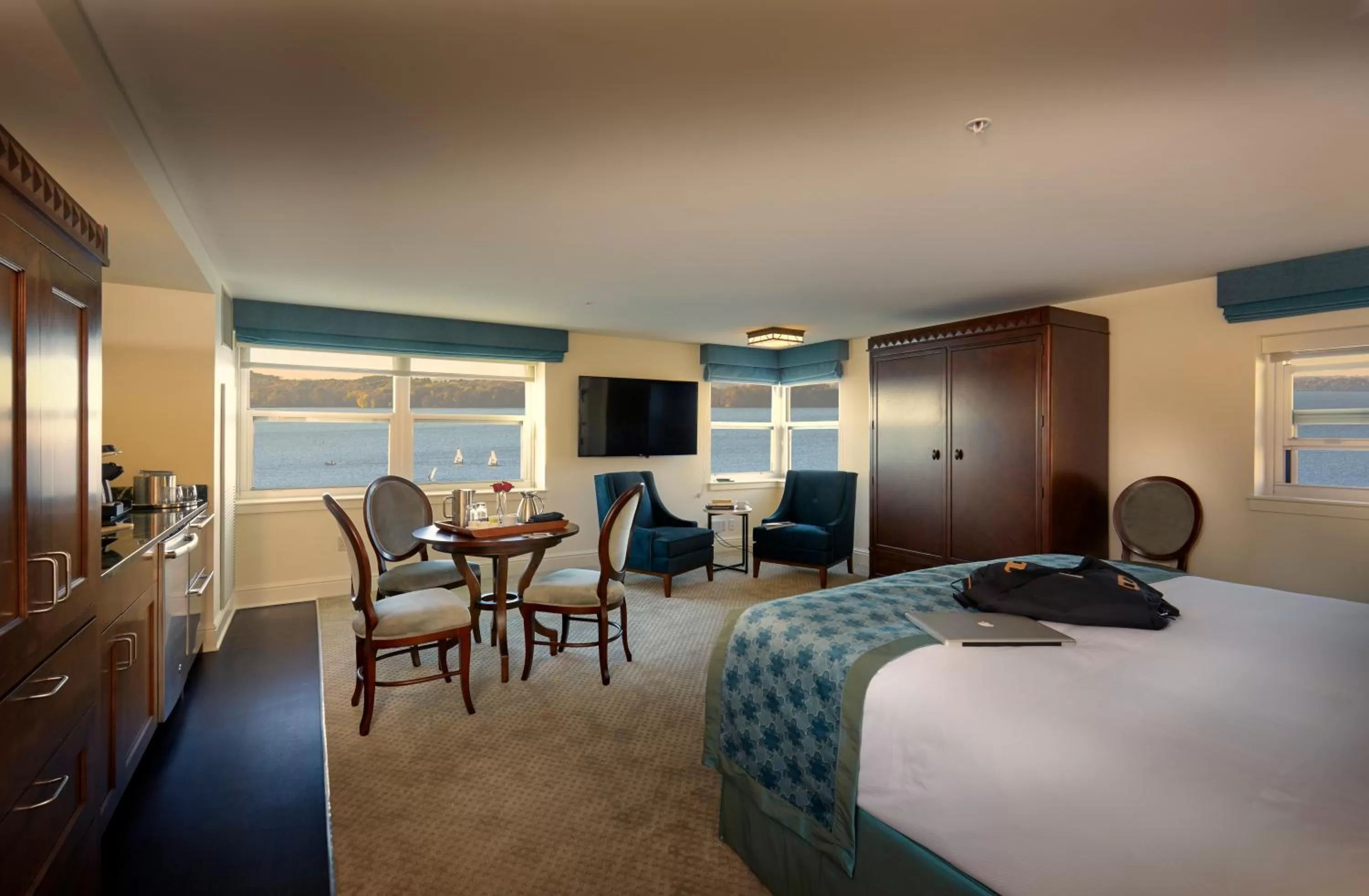 Photo of the whole room, Bed in The Edgewater