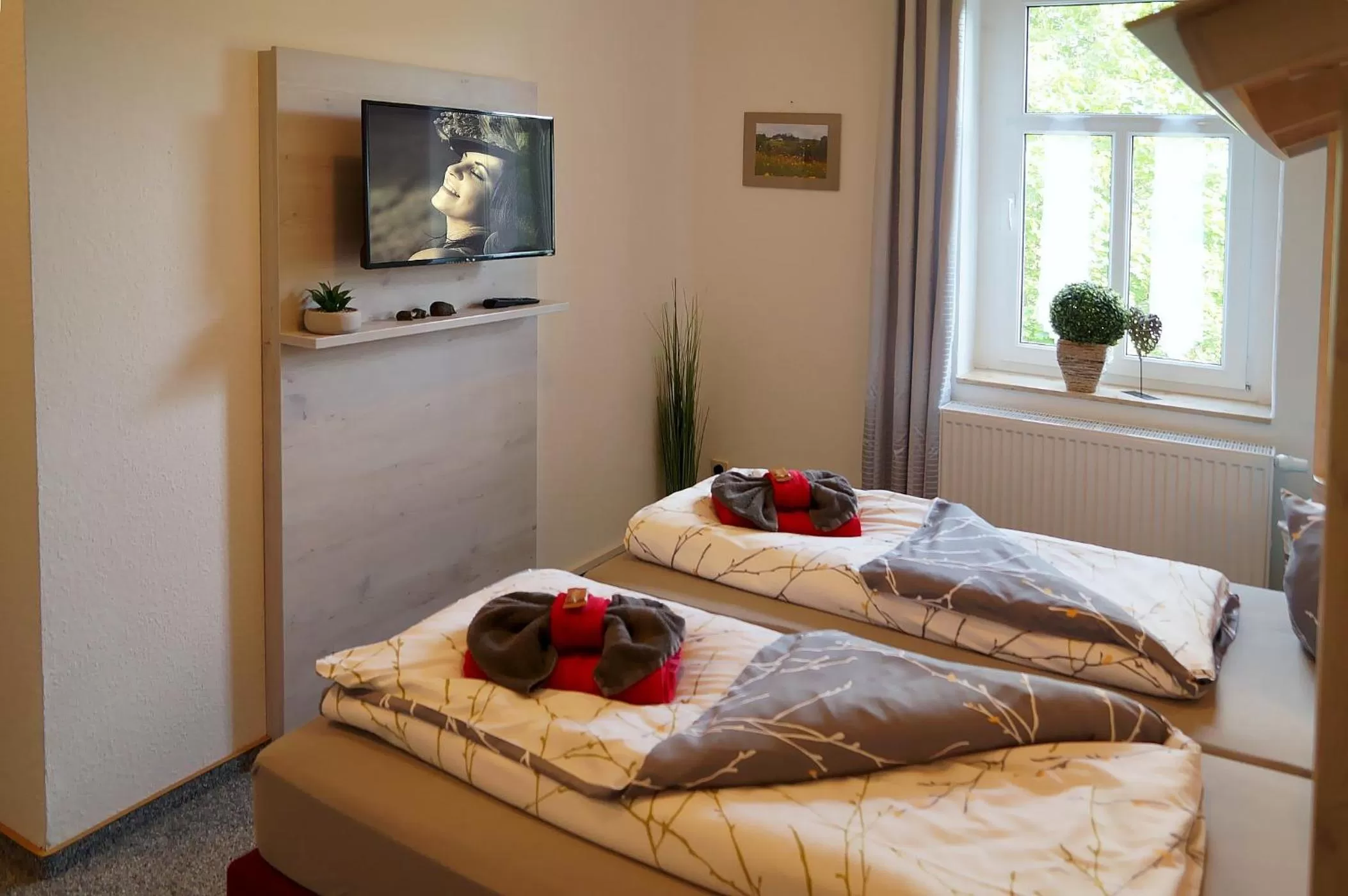 Photo of the whole room, Bed in Erzgebirgshotel Misnia Bärenfels