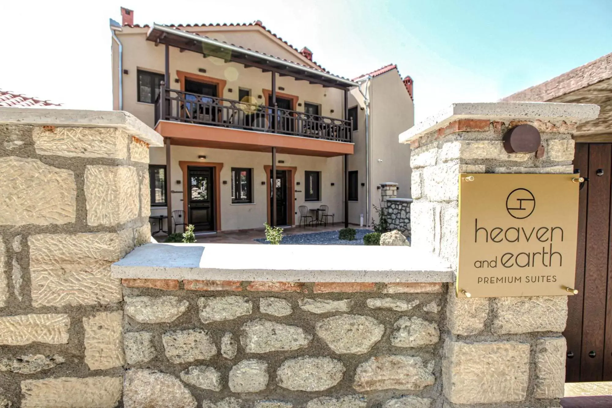 Property Building in Meteora Heaven and Earth Kastraki premium suites