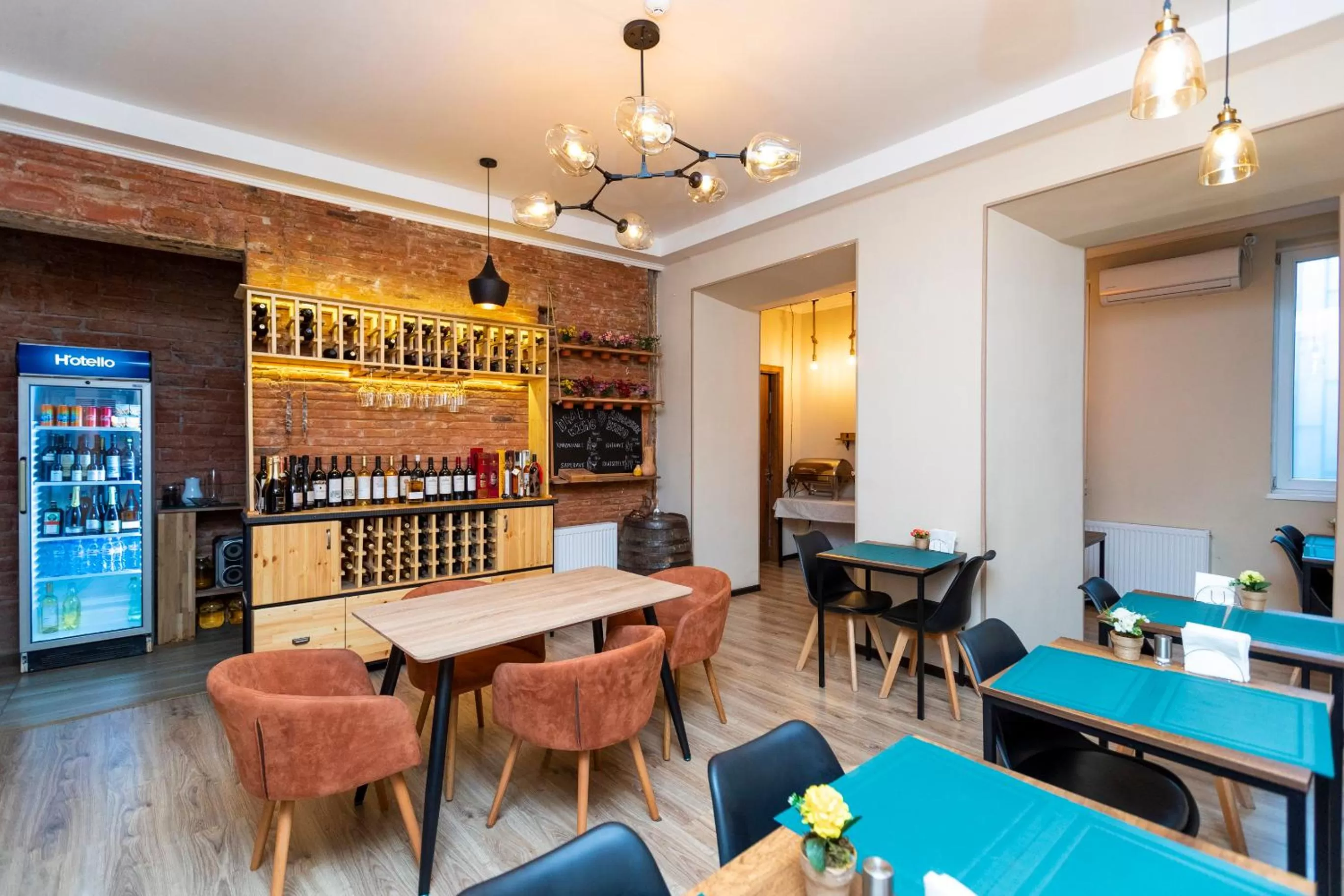 Restaurant/places to eat, Lounge/Bar in Hotello