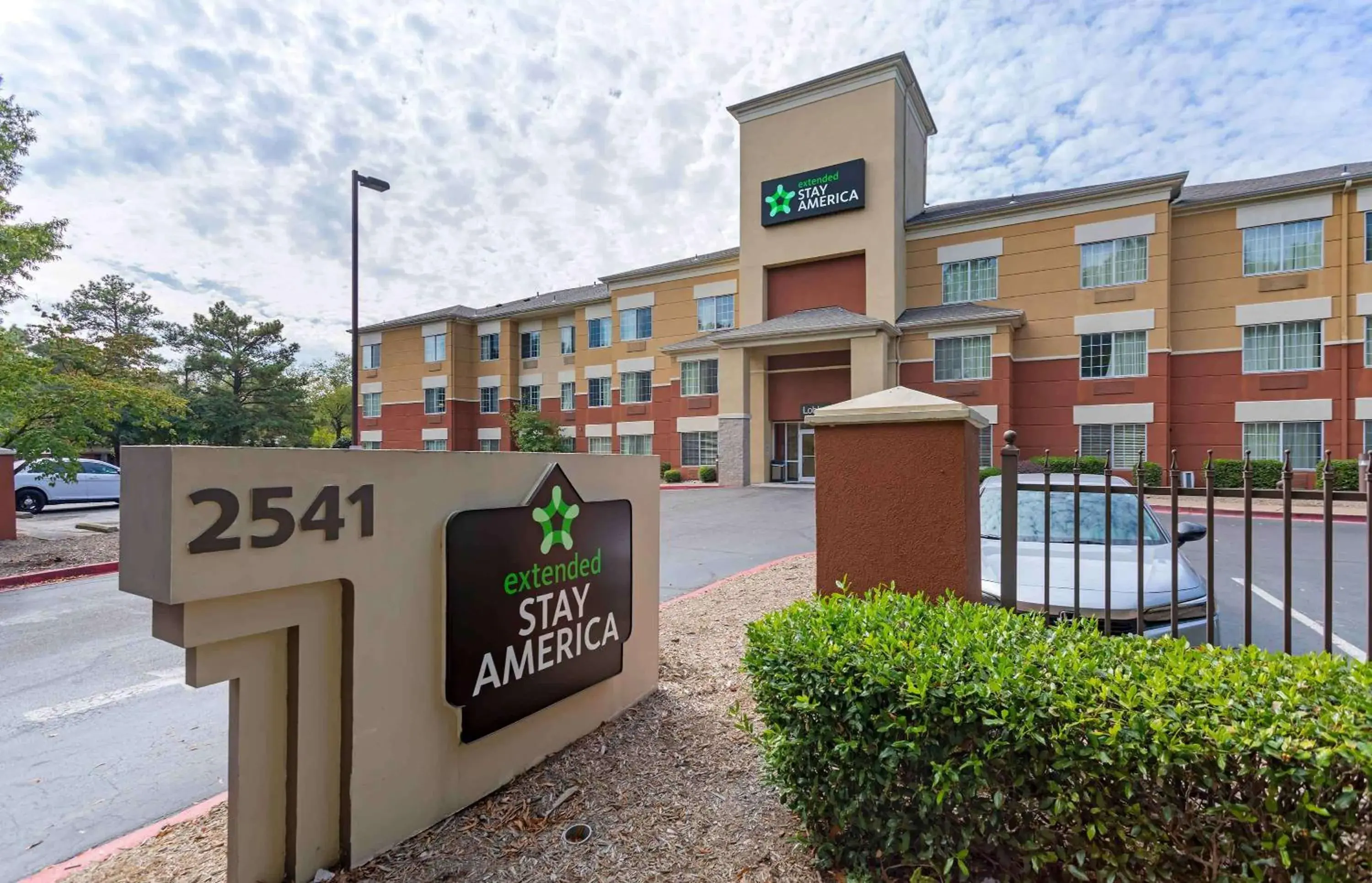Property building, Property Logo/Sign in Extended Stay America Suites - Memphis - Airport