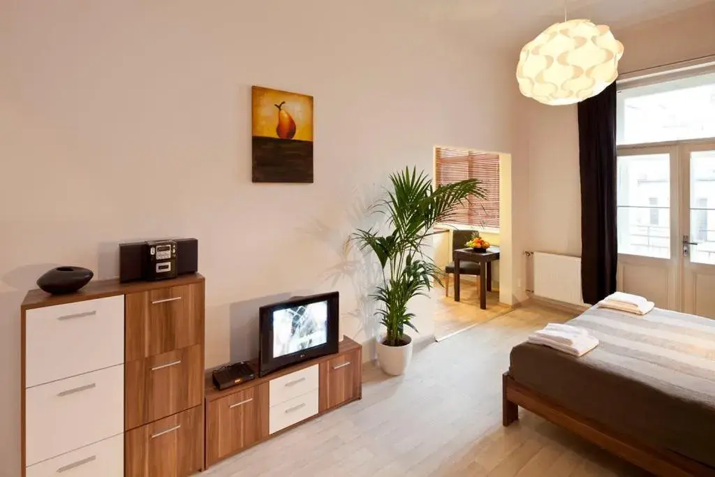 Bedroom, TV/Entertainment Center in Old Town - Dusni Apartments