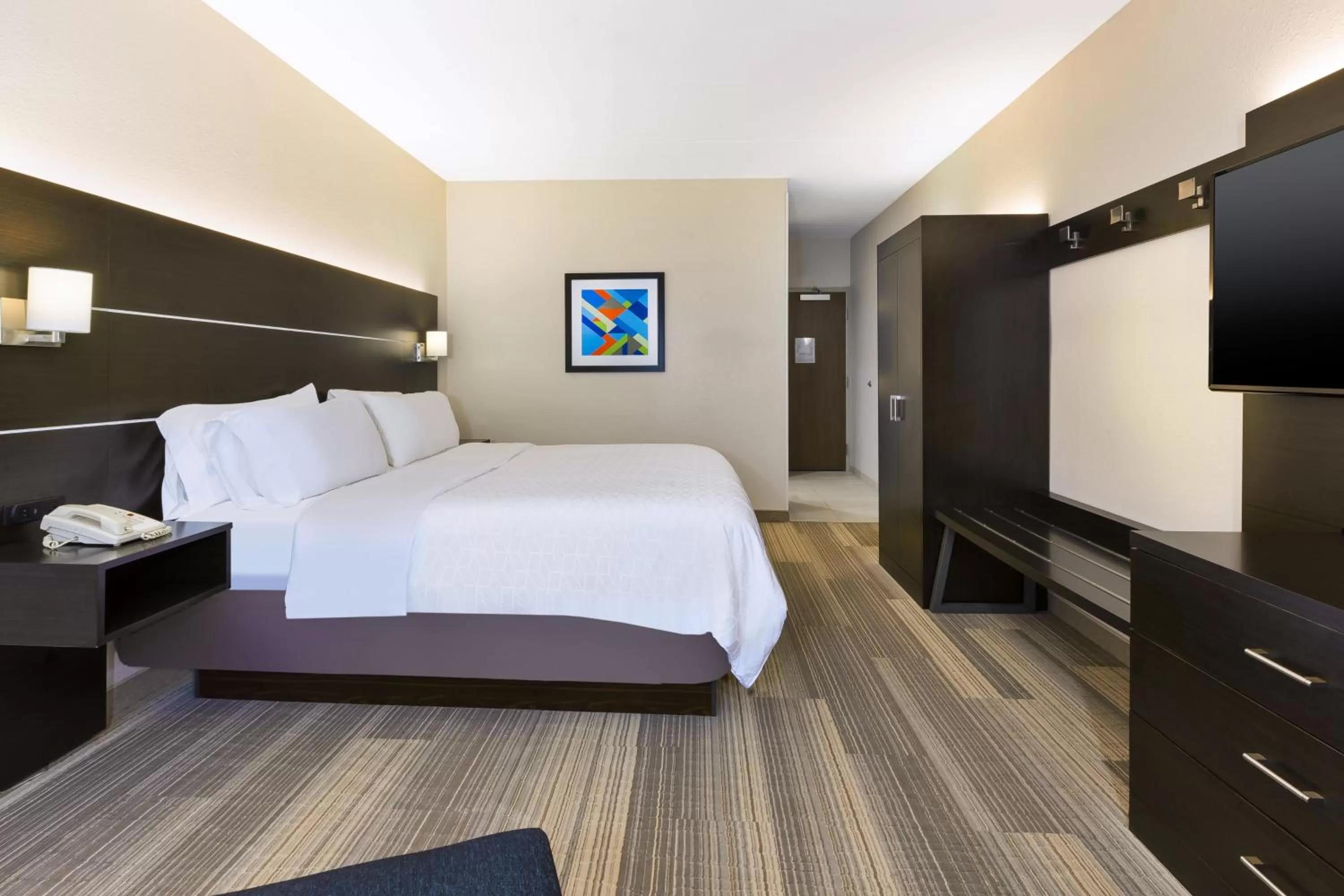 Photo of the whole room, Bed in Holiday Inn Express Detroit-Warren/General Motors Technology Center by IHG