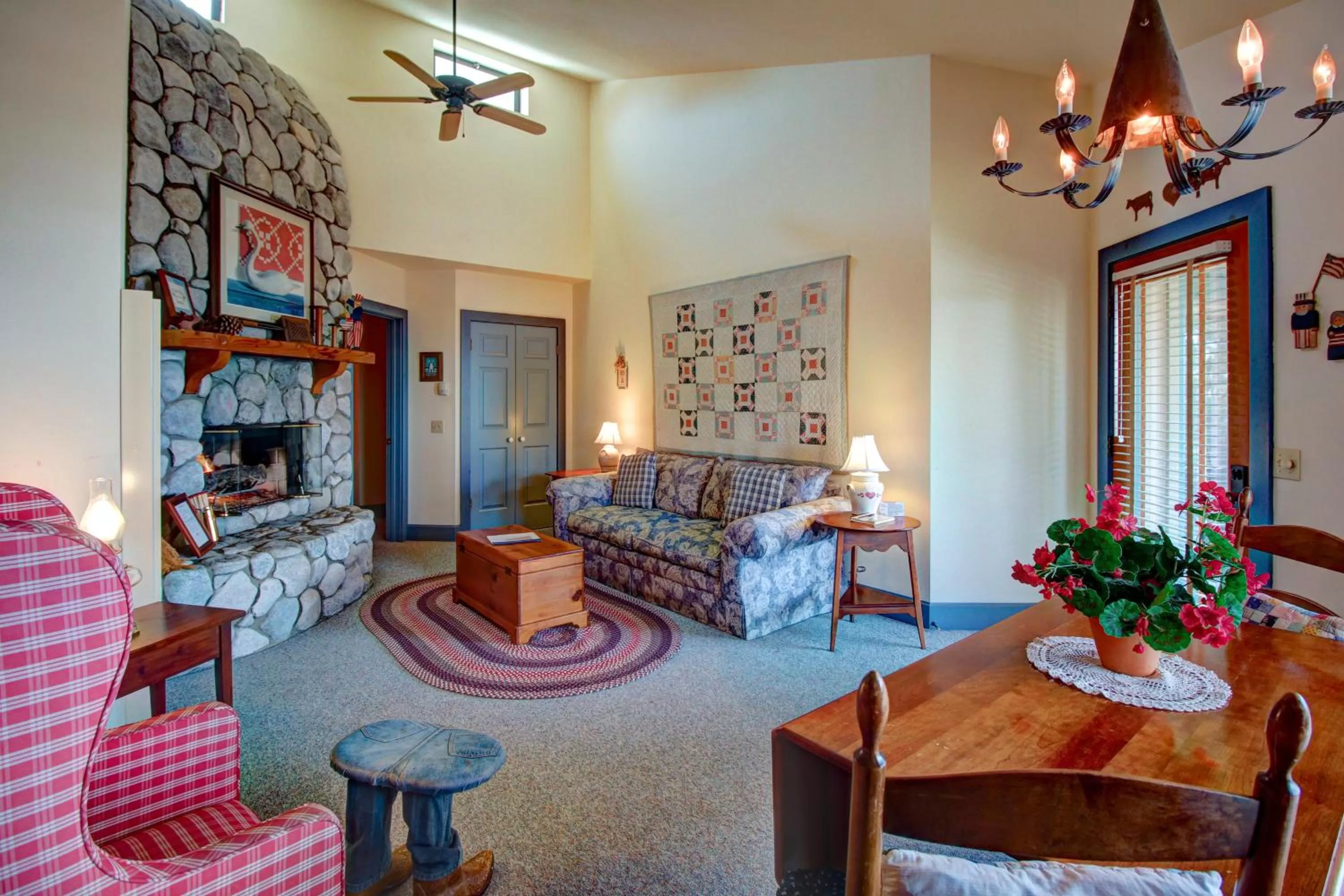 Living room, Seating Area in Baywood Inn Bed & Breakfast