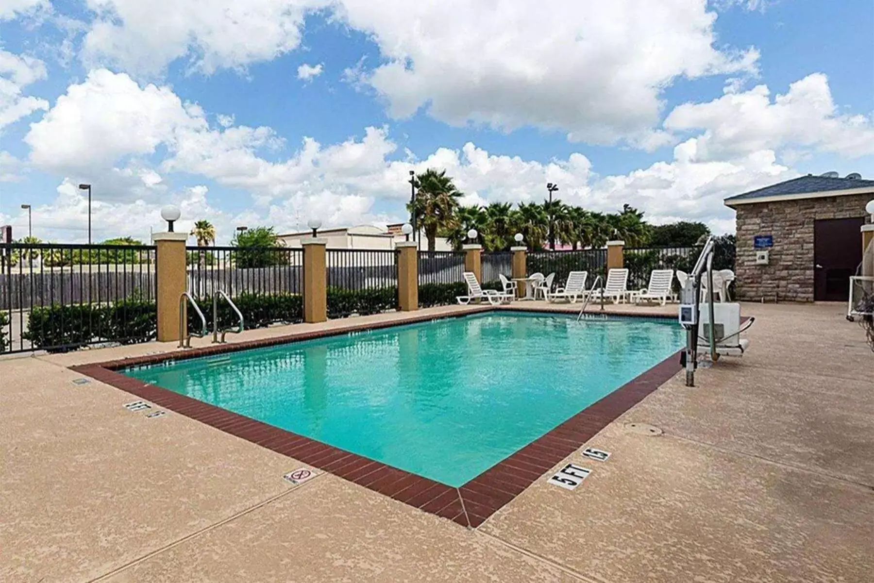 Pool view, Swimming Pool in Days Inn & Suites by Wyndham Houston / West Energy Corridor