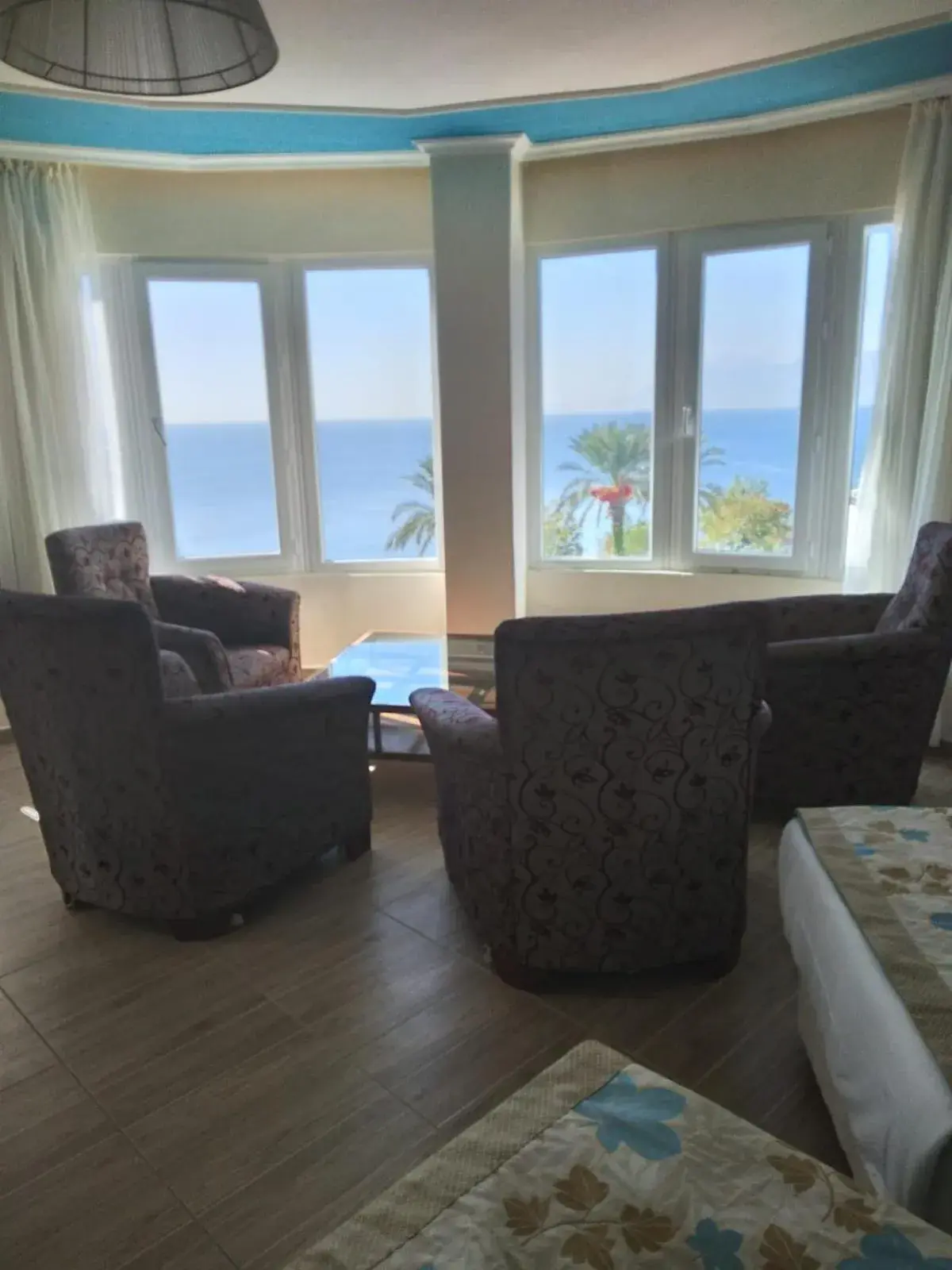 Seating Area in Cender Hotel