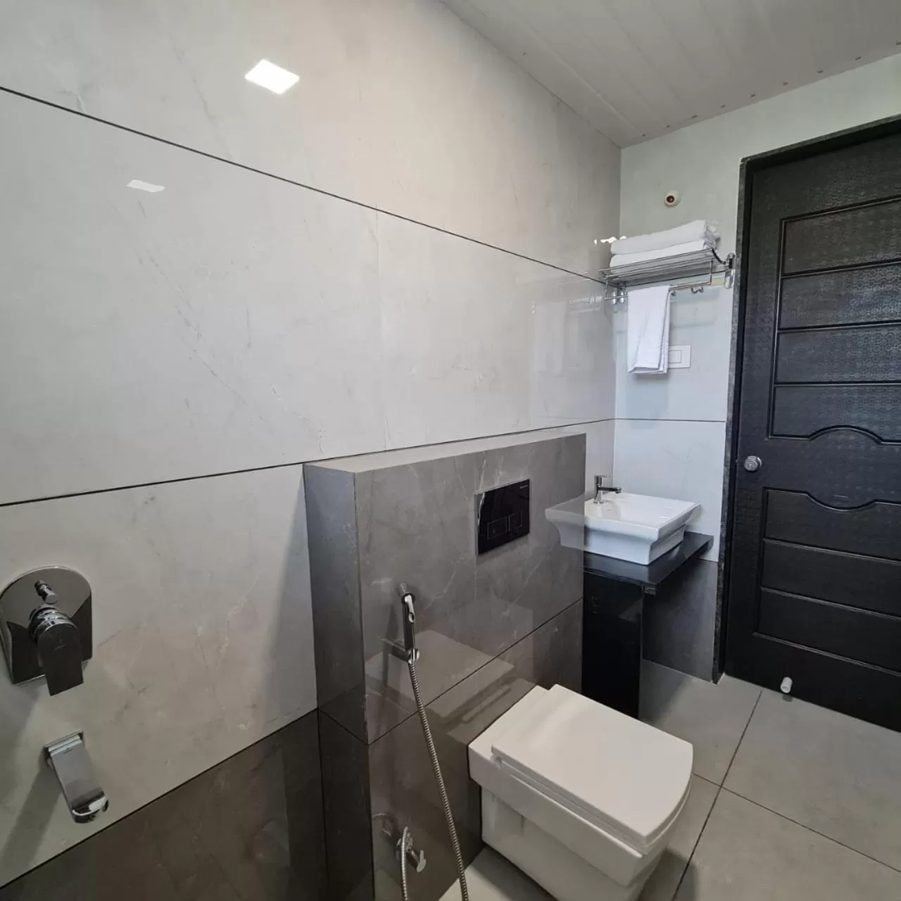 Bathroom in Hotel Grand Indu, 3 Star Kolhapur