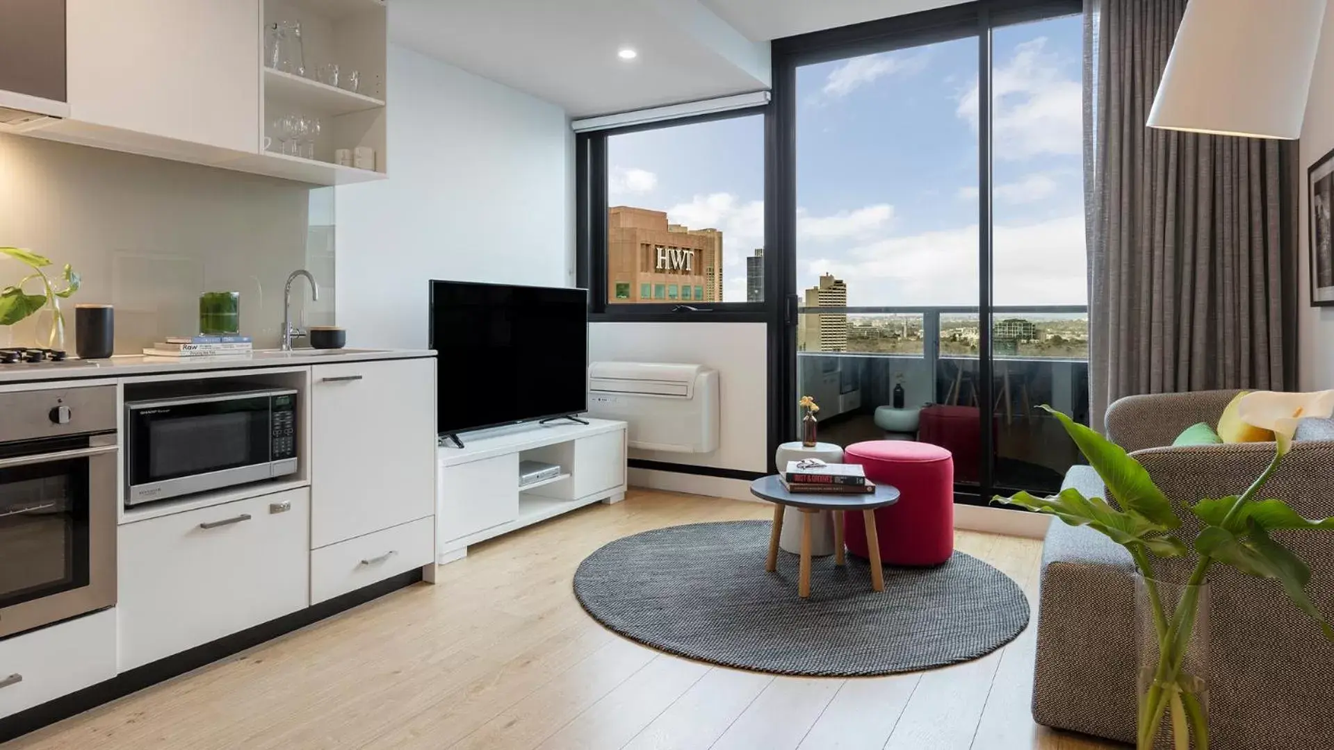 TV and multimedia, Kitchen/Kitchenette in Oaks Melbourne Southbank Suites