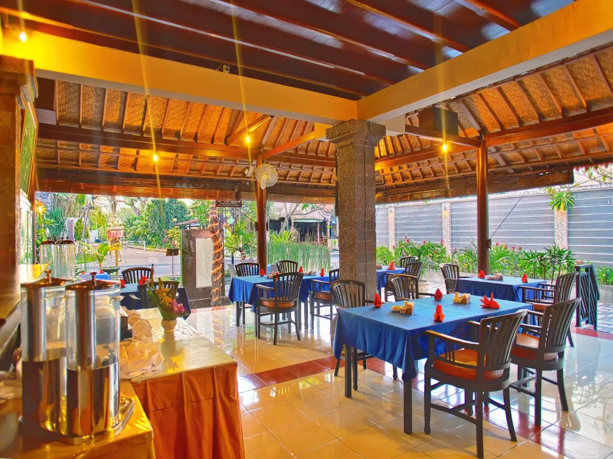 Restaurant/Places to Eat in Puri Sading Hotel