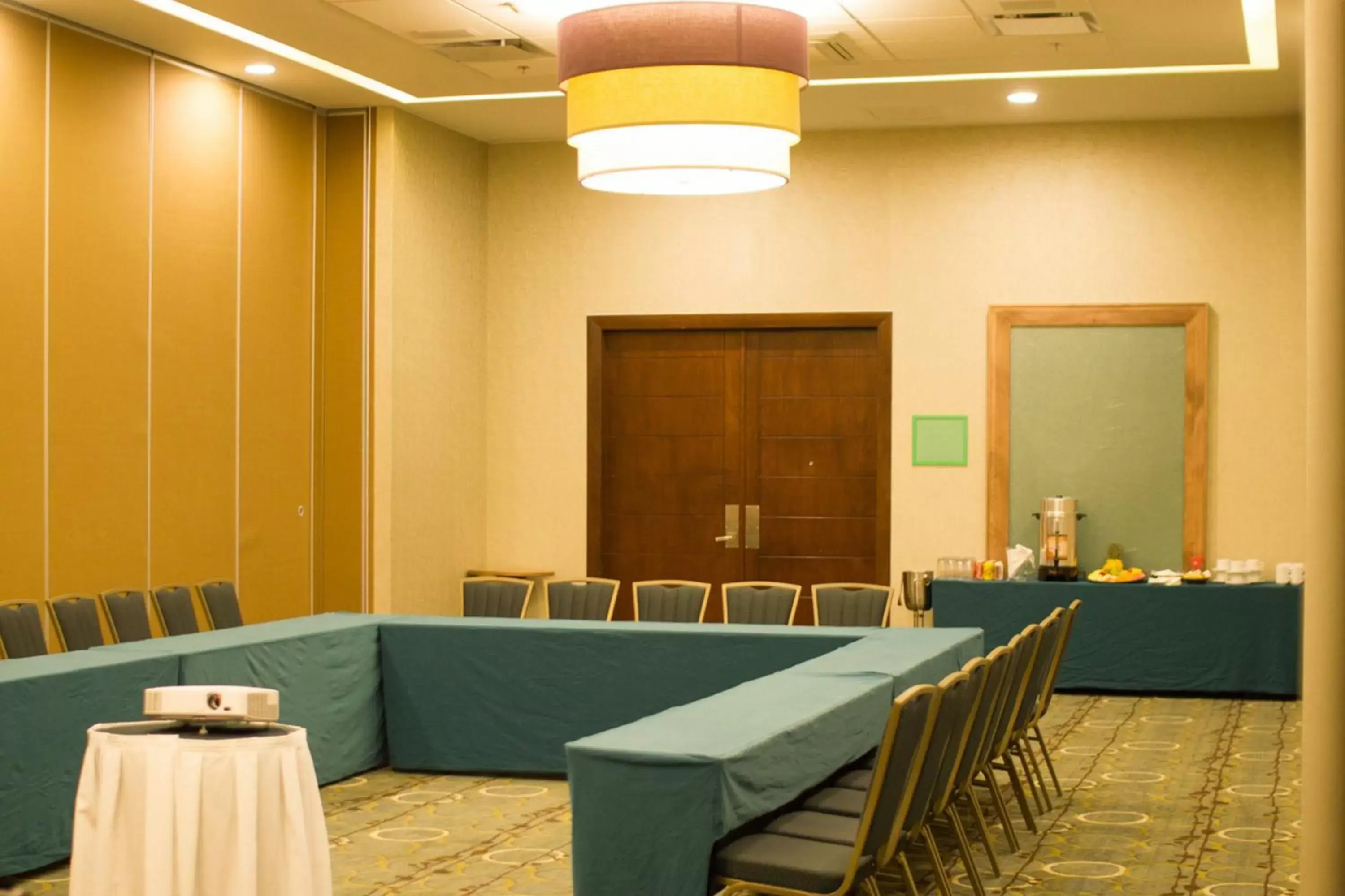 Meeting/conference room in Holiday Inn Hotel & Suites Hermosillo Aeropuerto, an IHG Hotel