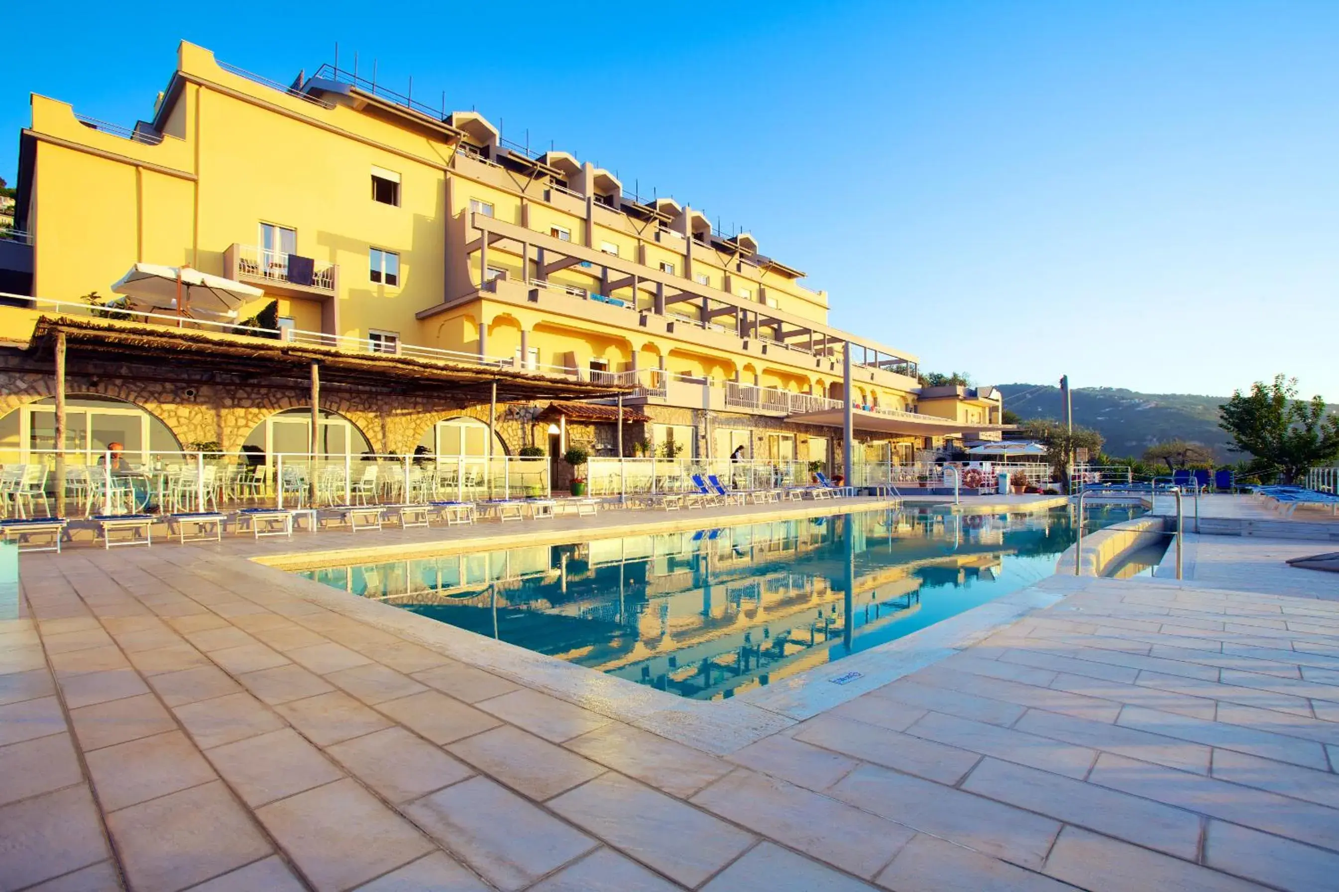 Facade/entrance, Swimming Pool in Art Hotel Gran Paradiso