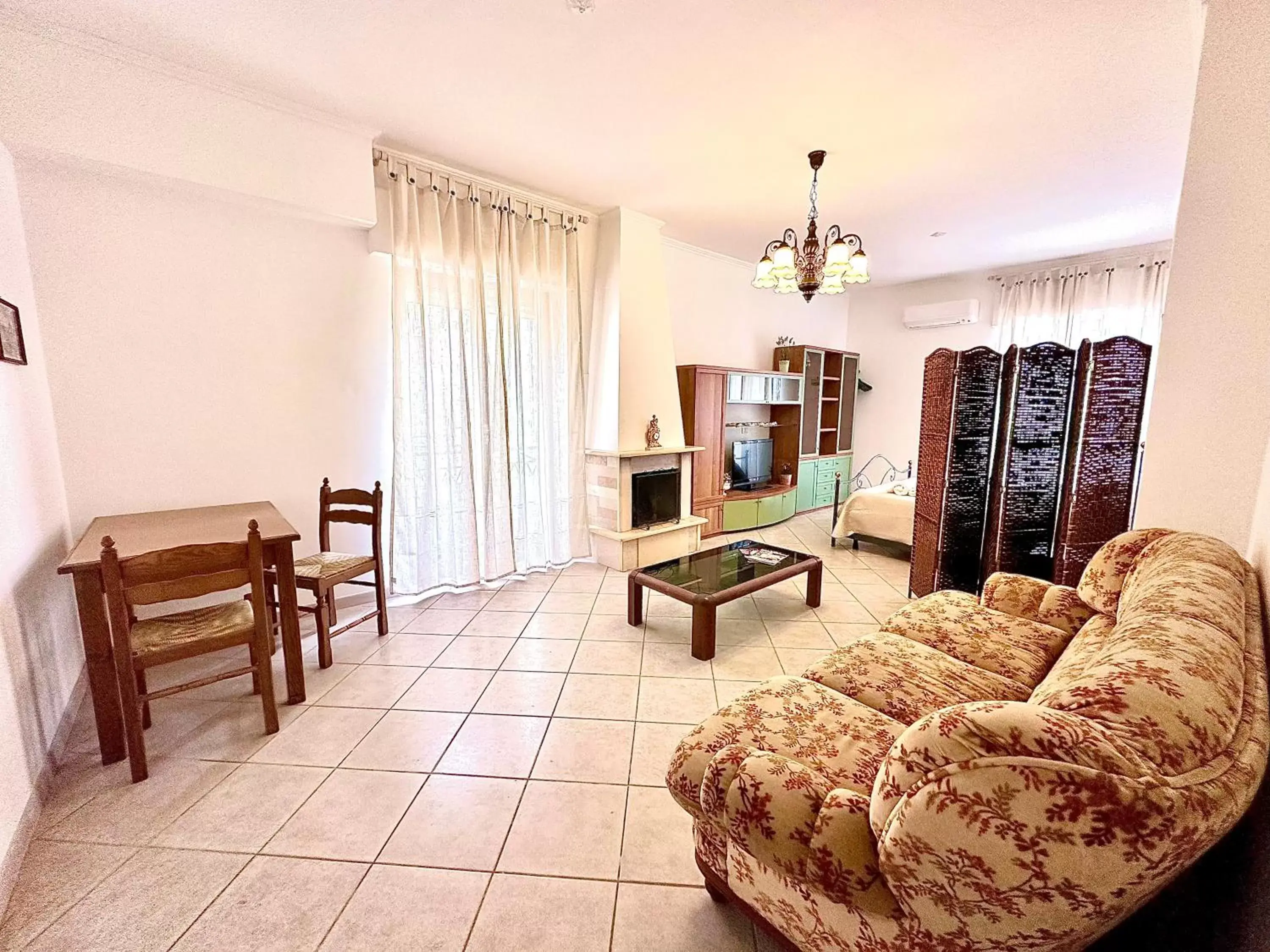 Family Room with Private Bathroom in Sorrenthouse Family Room with Private Bathroom in Sorrenthouse