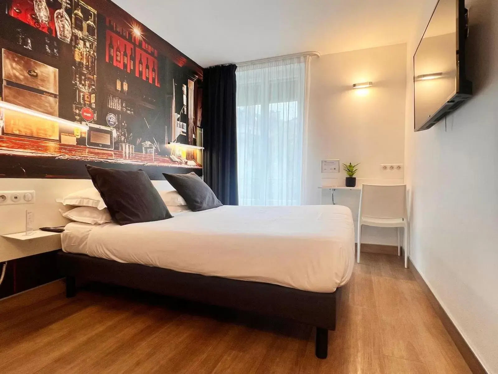 Bed in Best Western Hotel Le Montparnasse