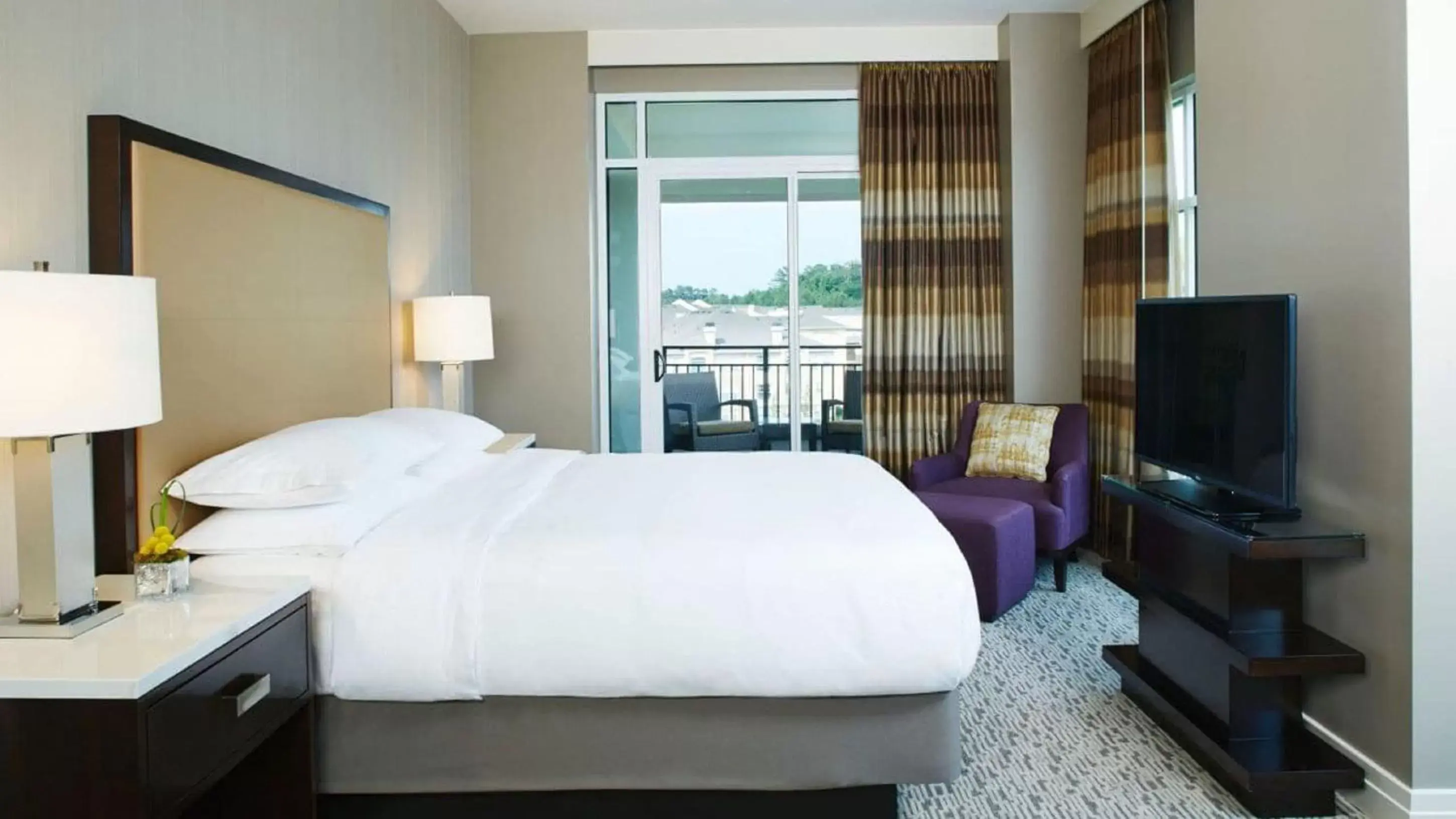 Bed in Hyatt Regency Atlanta Perimeter at Villa Christina Bed in Hyatt Regency Atlanta Perimeter at Villa Christina