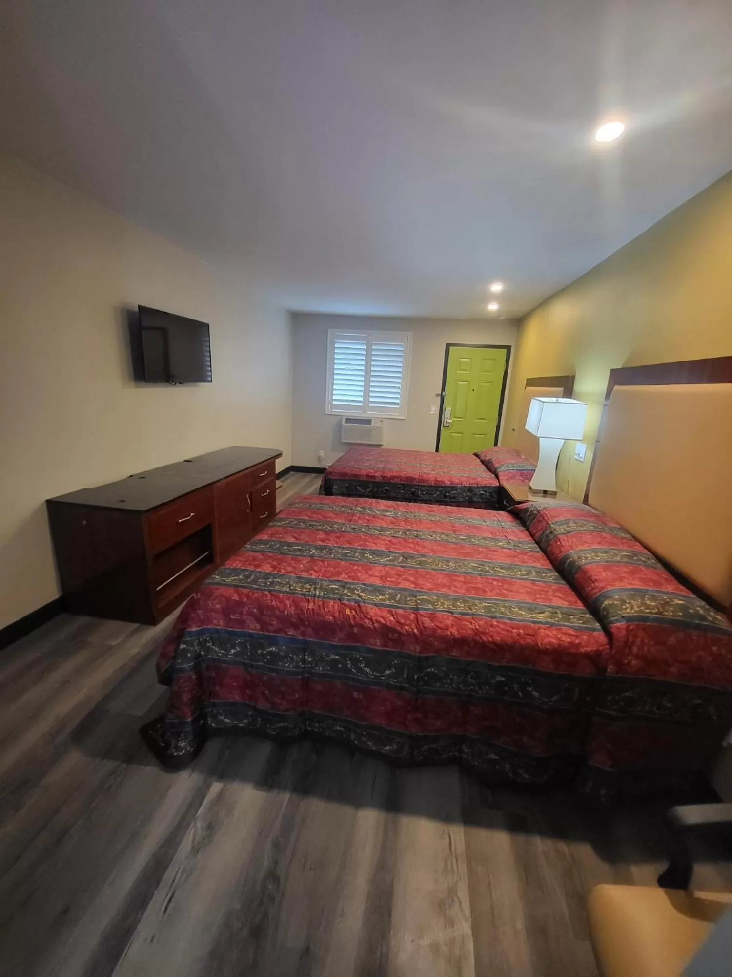 Bed in Stadium Inn & Spas