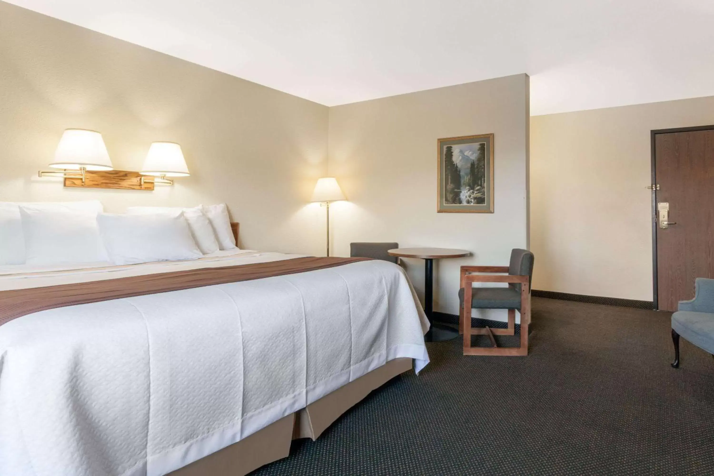 Photo of the whole room, Bed in Days Inn by Wyndham Missoula Airport