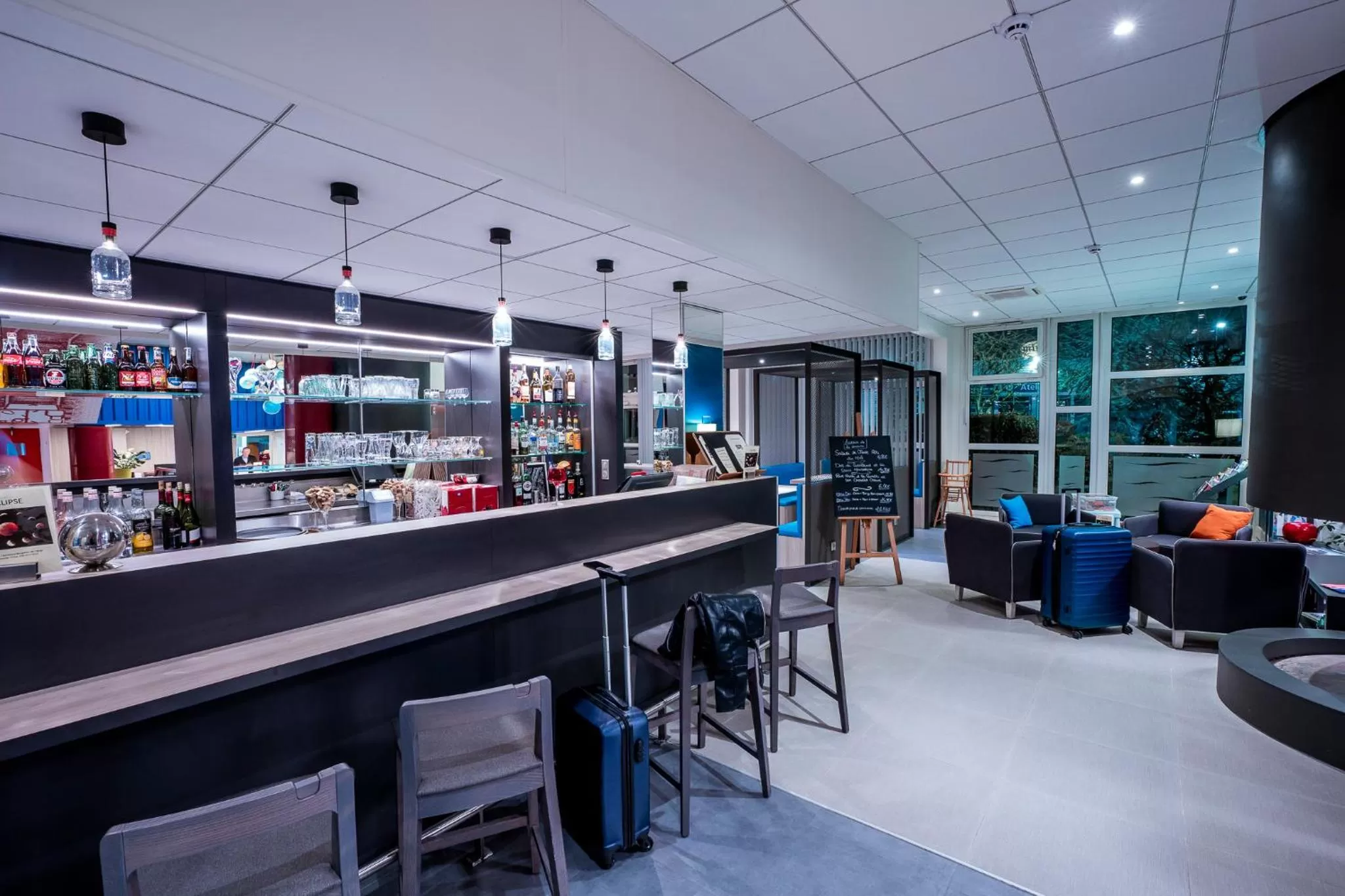 Lounge or bar in ibis Styles Beauvais