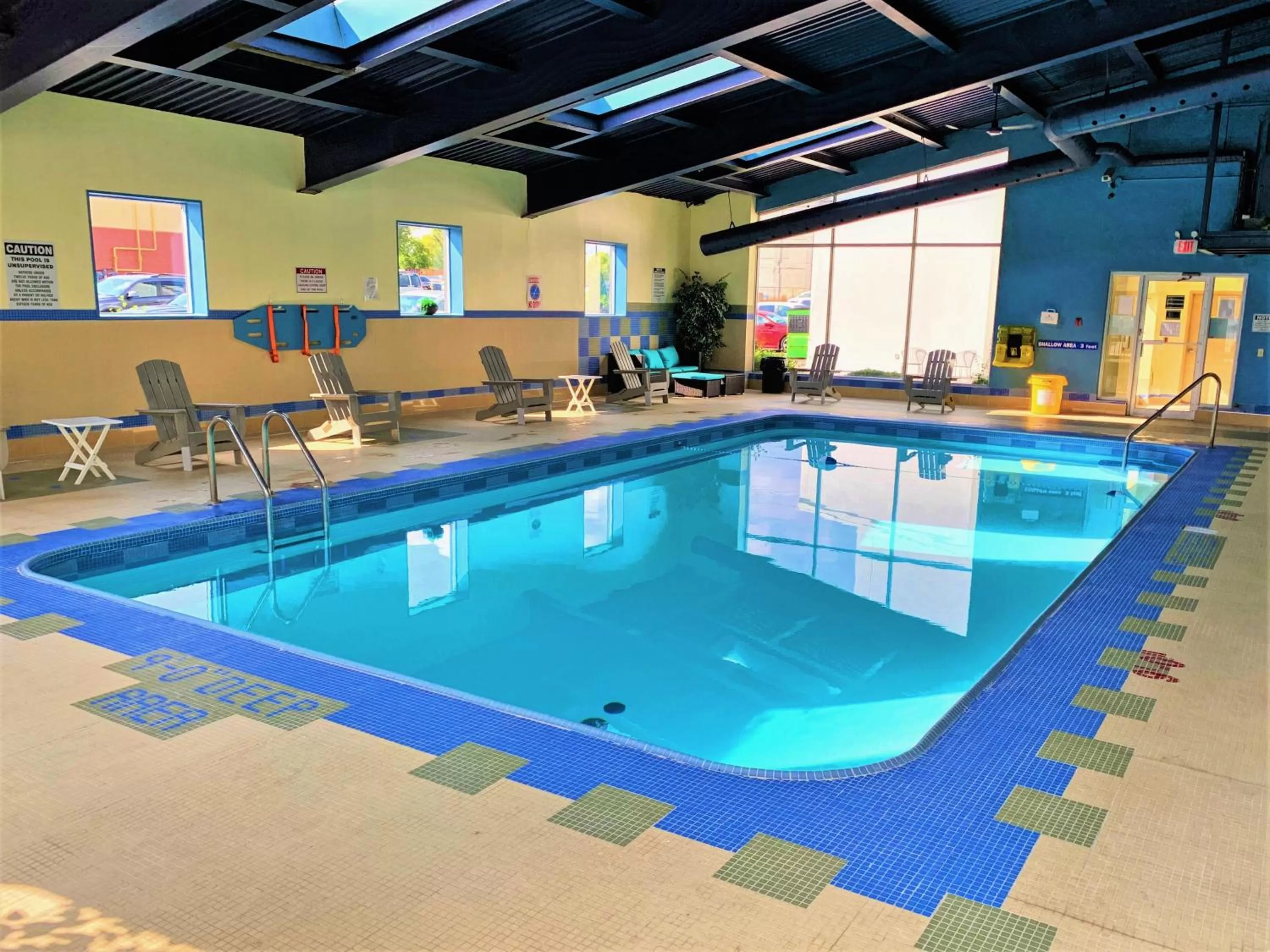 Swimming pool in Days Inn by Wyndham Niagara Falls Centre St By the Falls