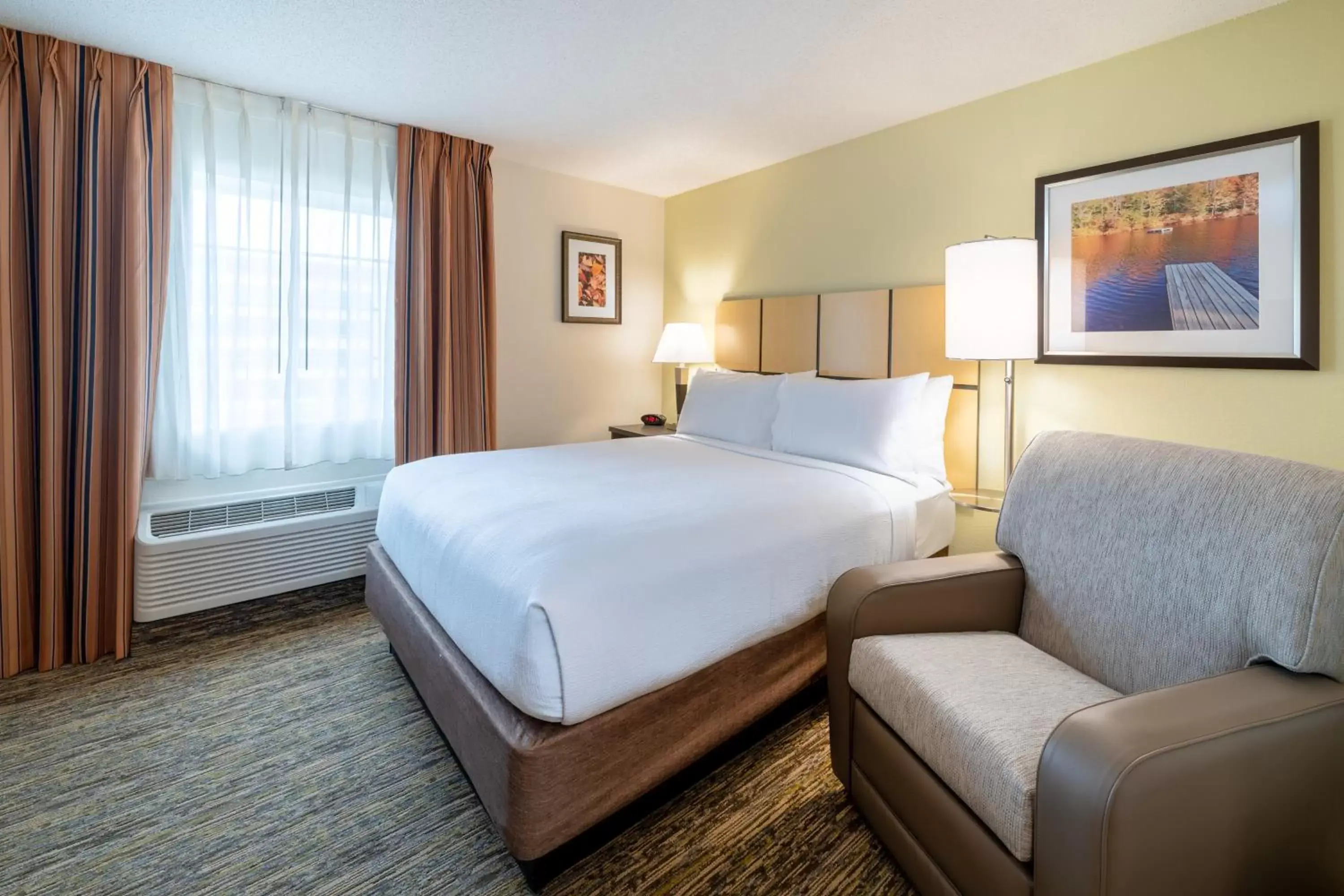 Photo of the whole room, Bed in Candlewood Suites Washington-Dulles Herndon, an IHG Hotel