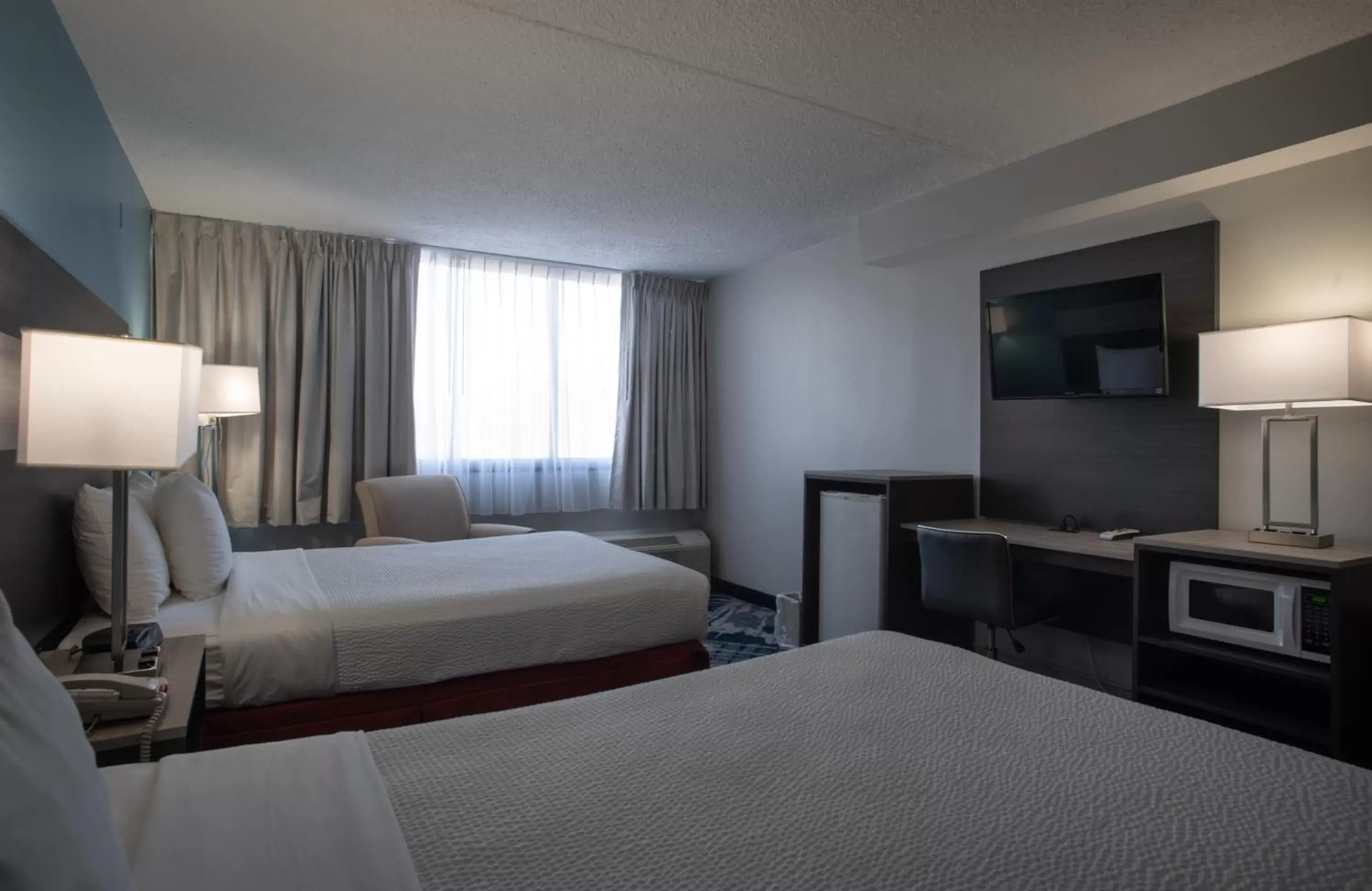 Bed in Days Hotel by Wyndham East Brunswick Conference Center