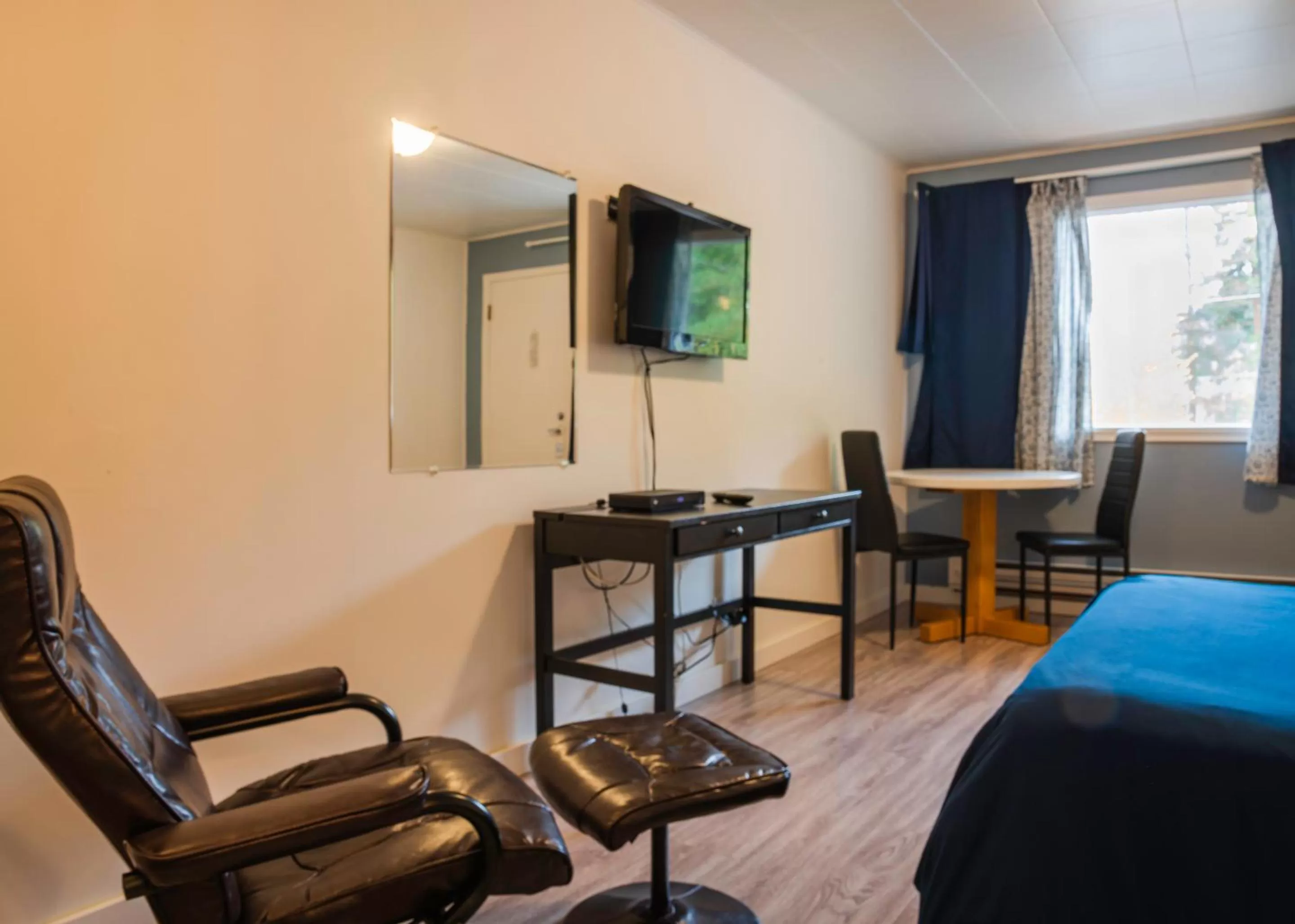 TV and multimedia in Lakeview Motel