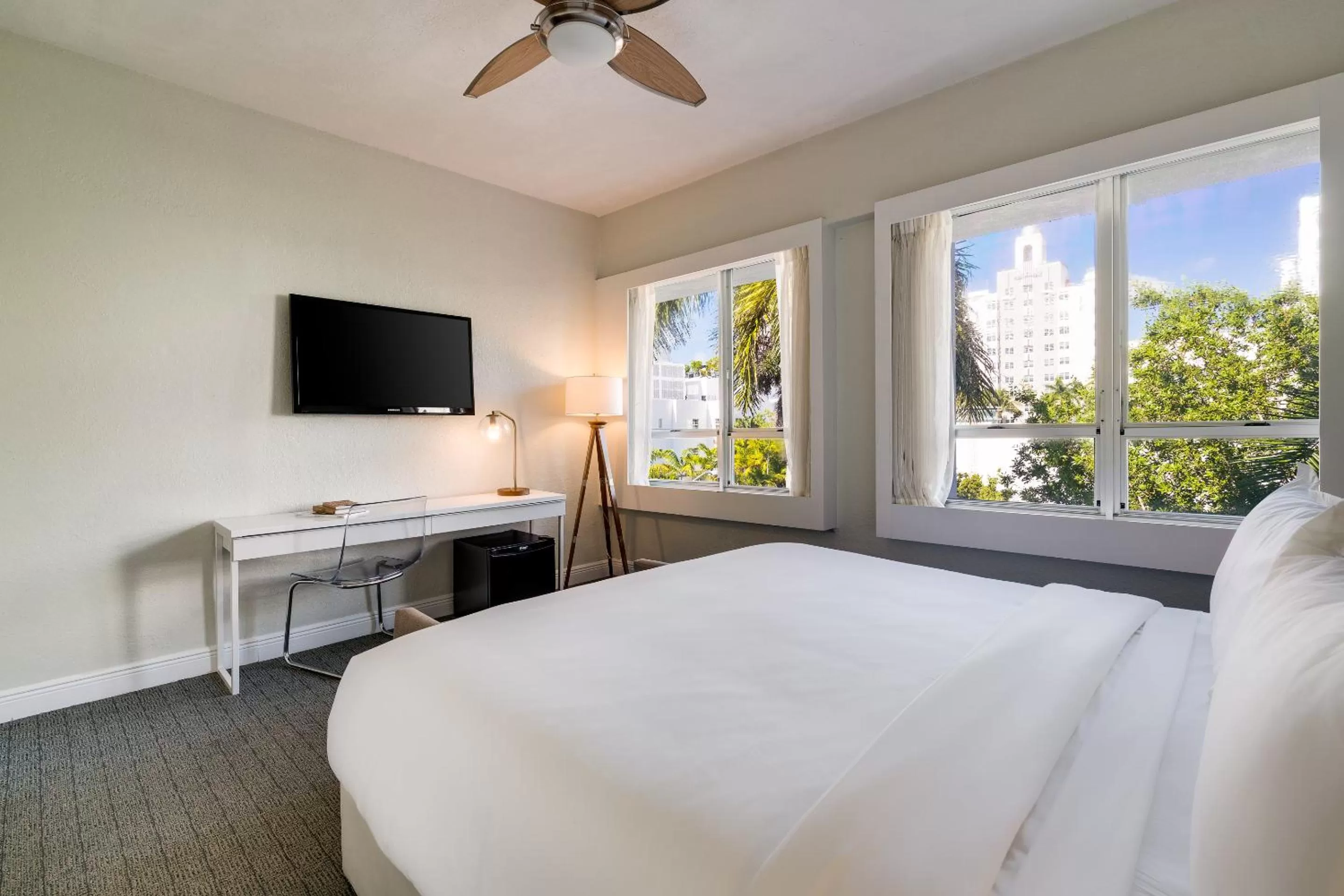 Bedroom, Bed in Crest Hotel Suites