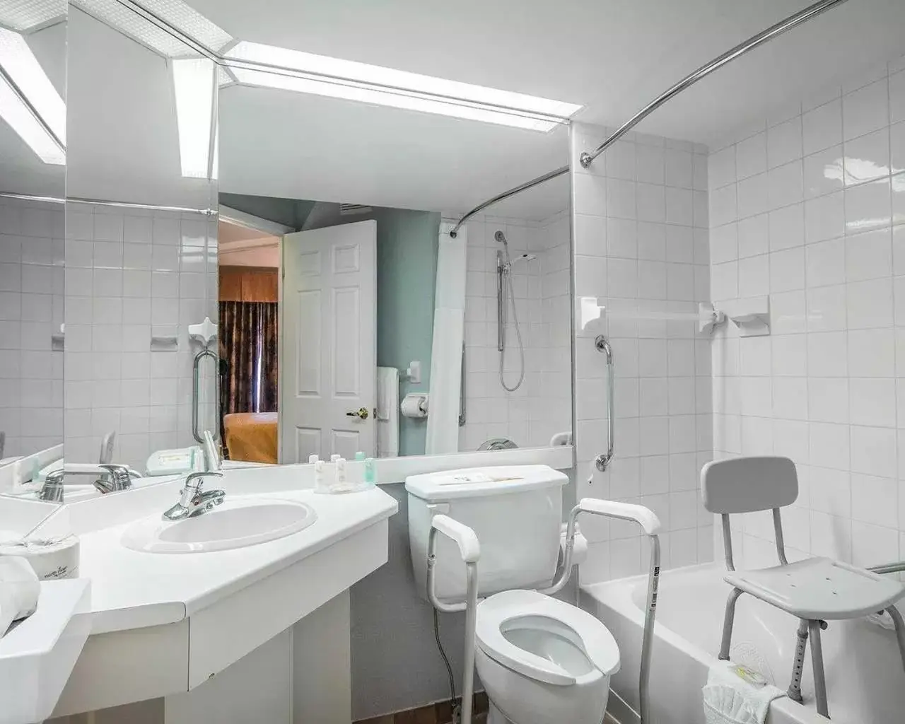 Bathroom in Hotel Quality Suites