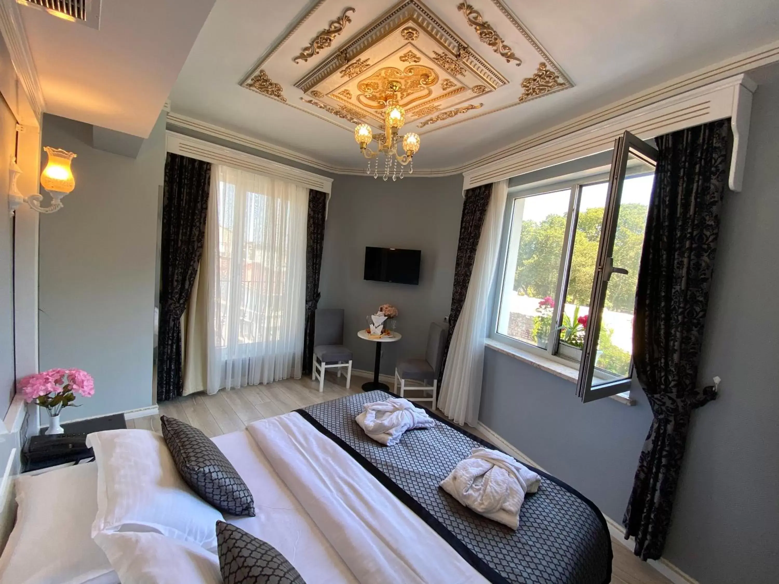 Bed in Gülhanepark Hotel & Spa