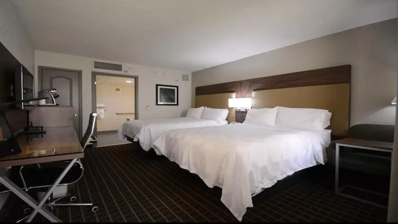 Bed in Holiday Inn Hazlet, an IHG Hotel