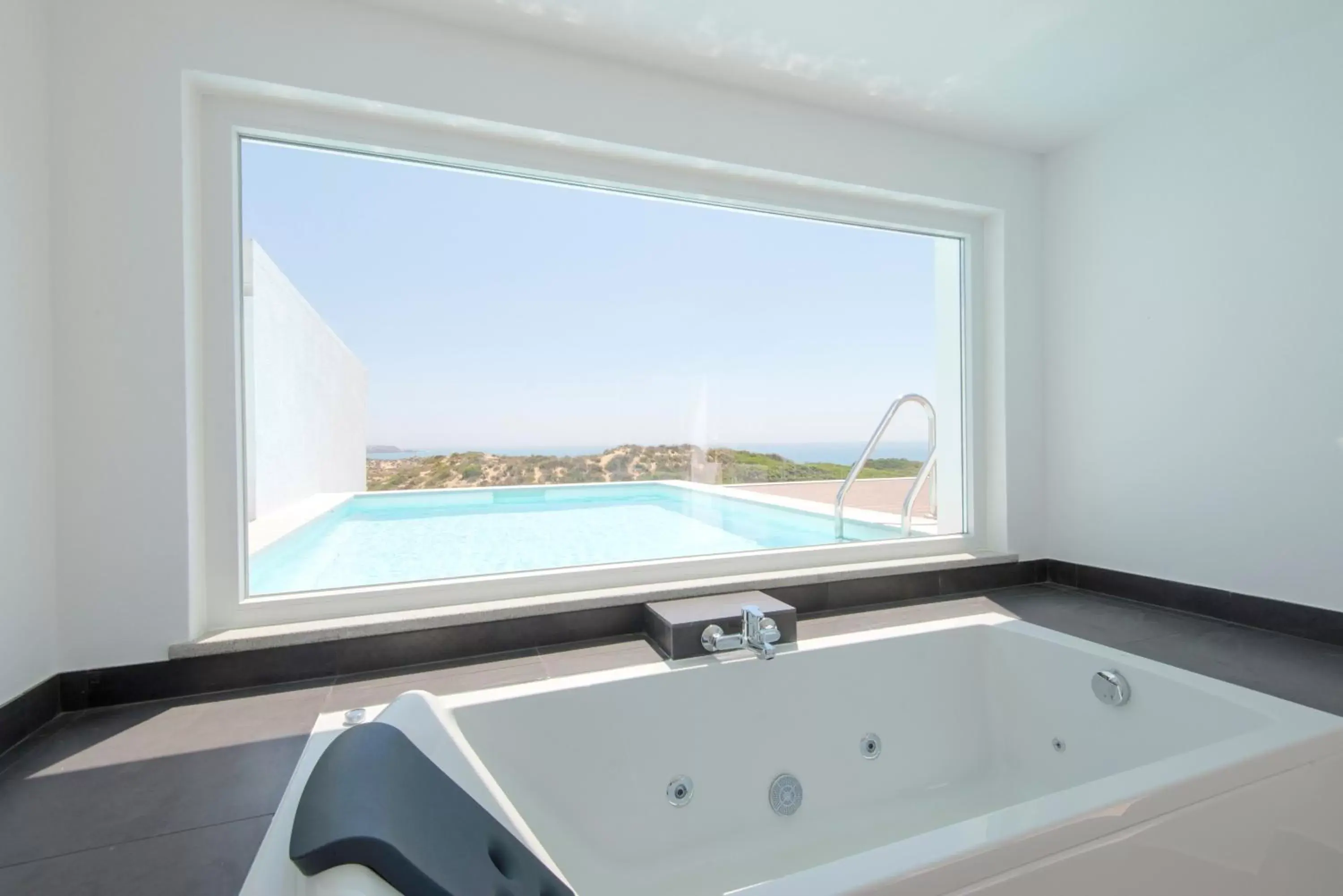 Hot Tub, Bathroom in Penthouse with rooftop pool - Duna Parque Group