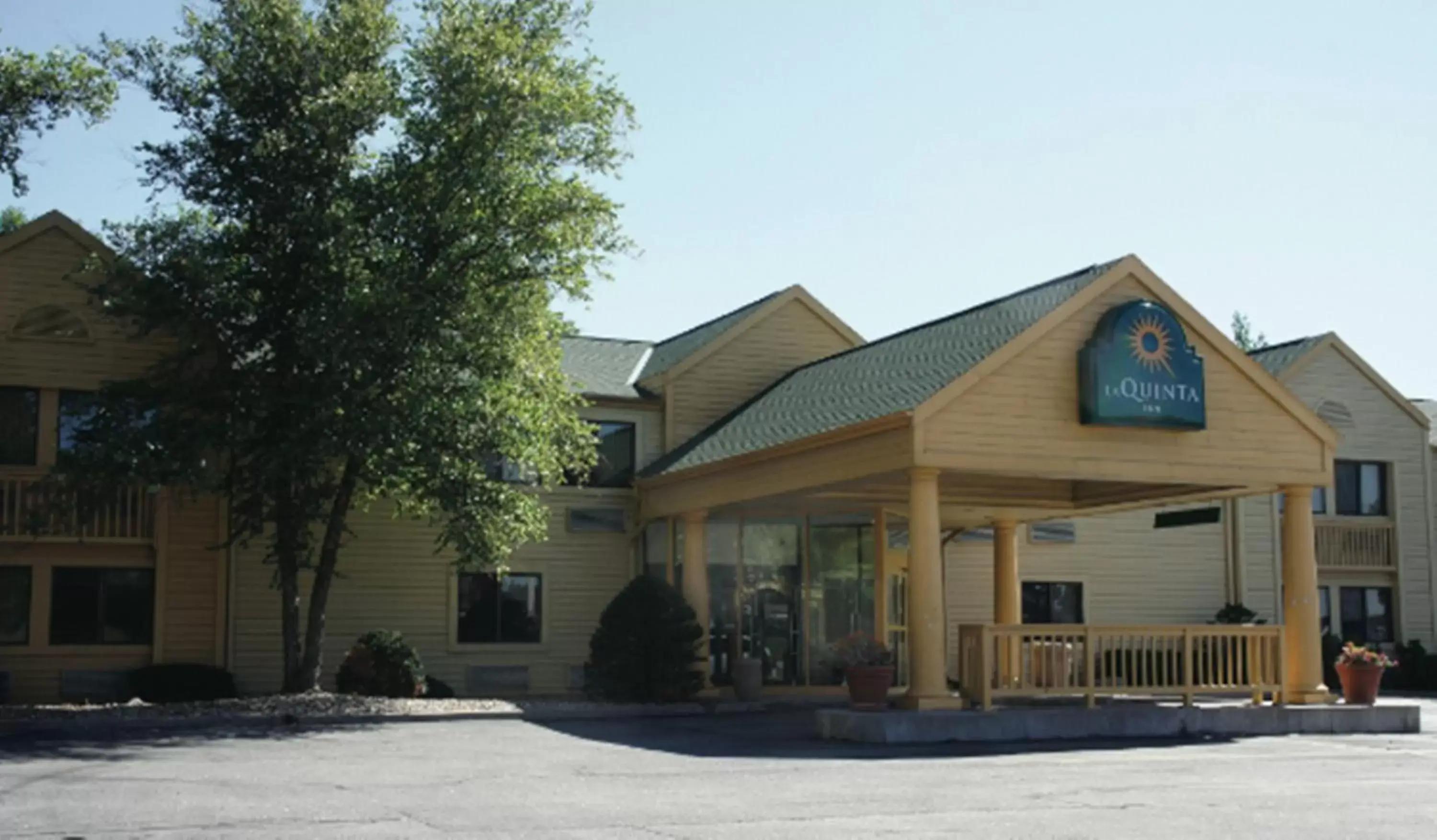 Property Building in La Quinta Inn by Wyndham Omaha Southwest