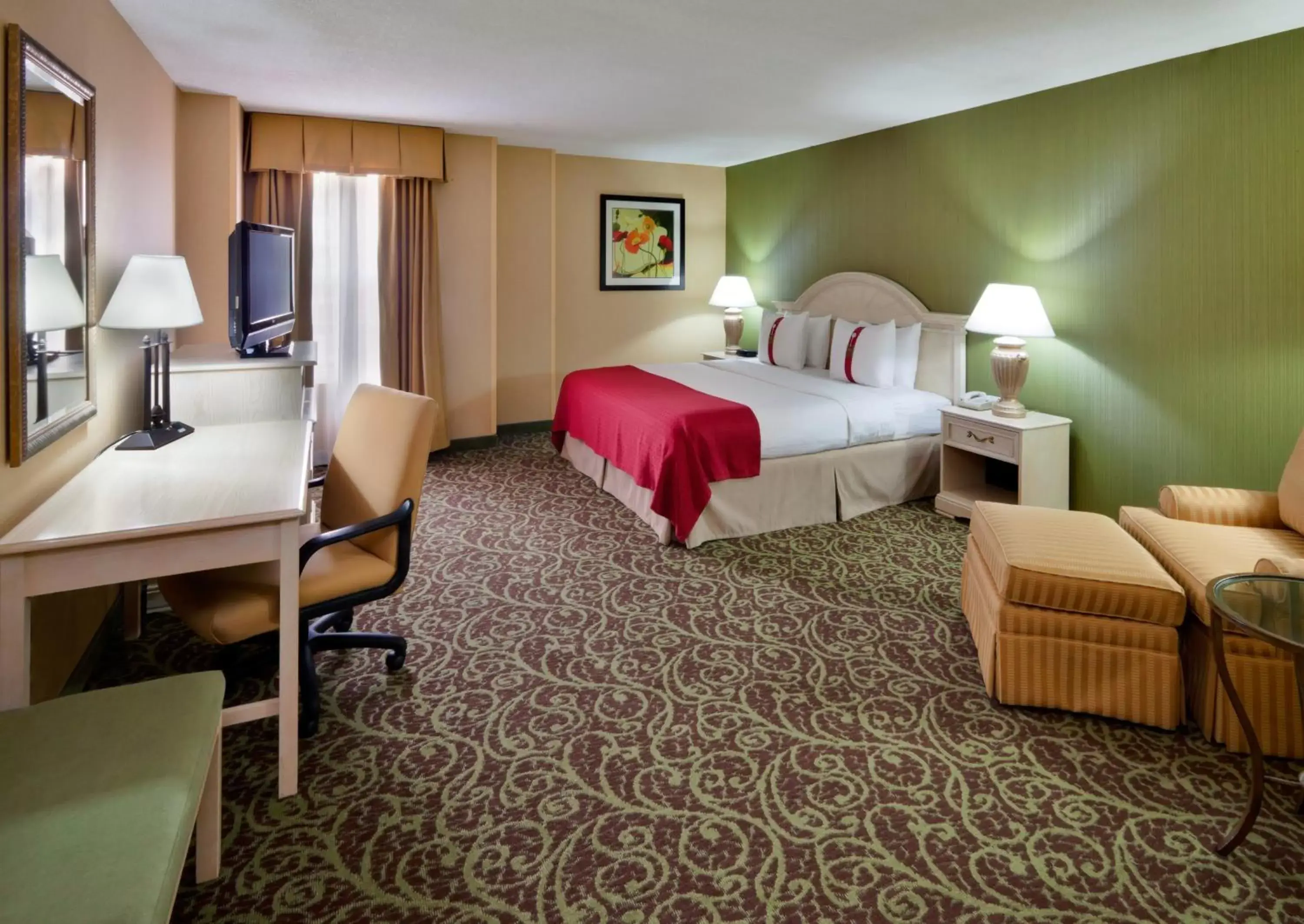 Photo of the whole room, Bed in Holiday Inn Chantilly-Dulles Expo Airport, an IHG Hotel