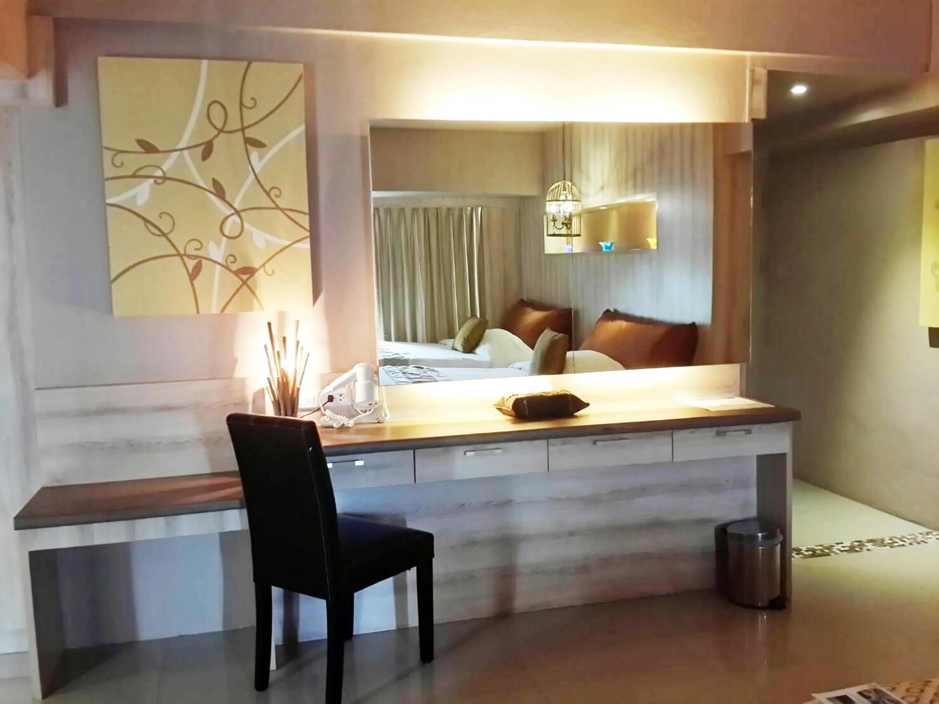 Bedroom, Dining Area in Patong Heritage Hotel Phuket - SHA Extra Plus