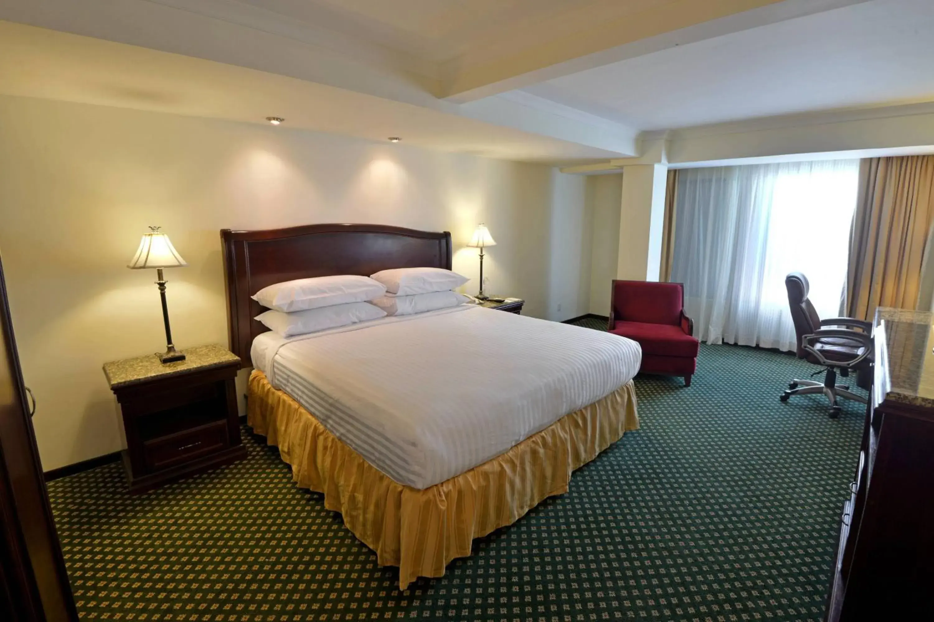 Photo of the whole room, Bed in Torreon Marriott Hotel