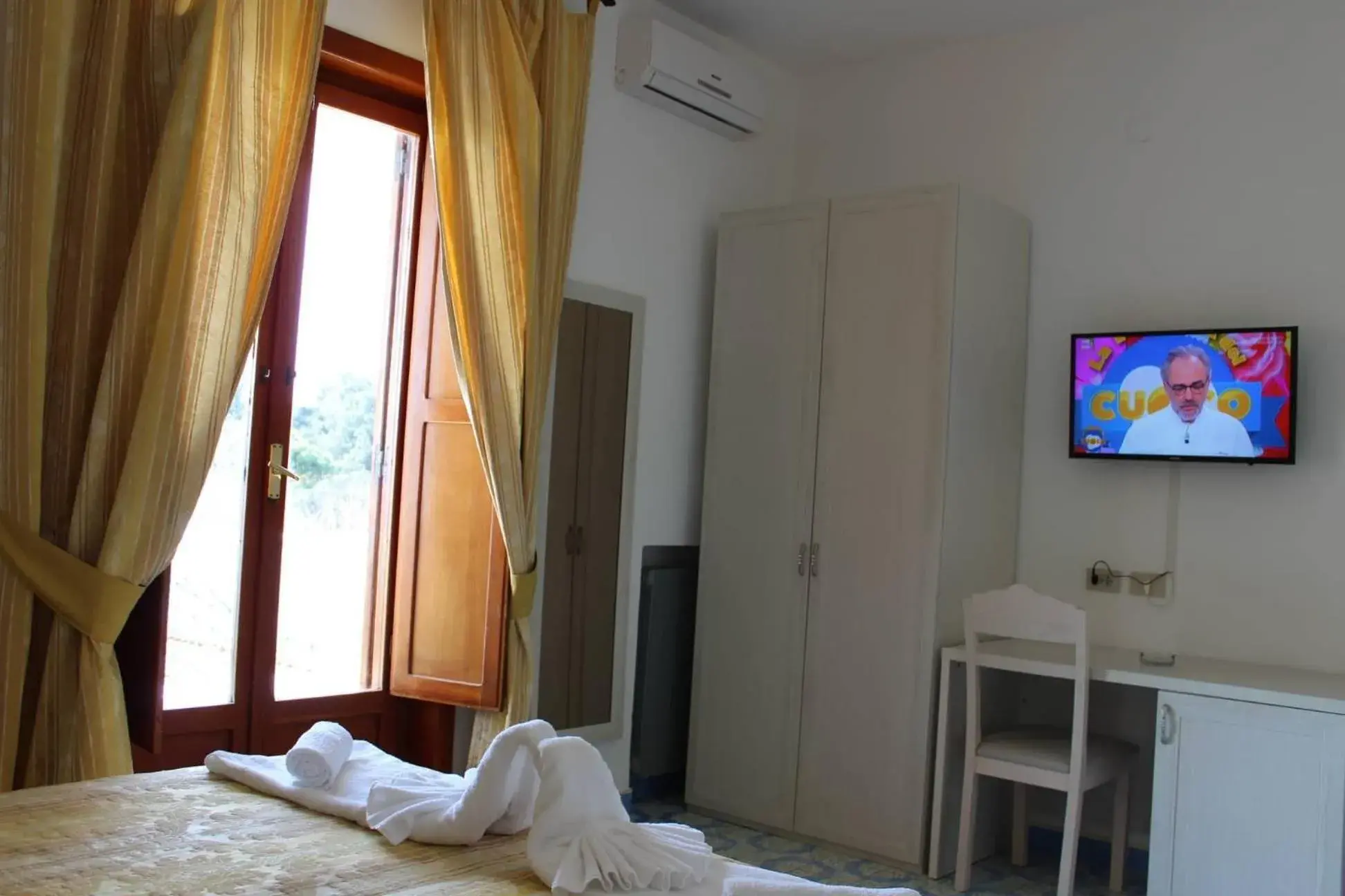 TV/Entertainment Center in Hotel Al Bosco